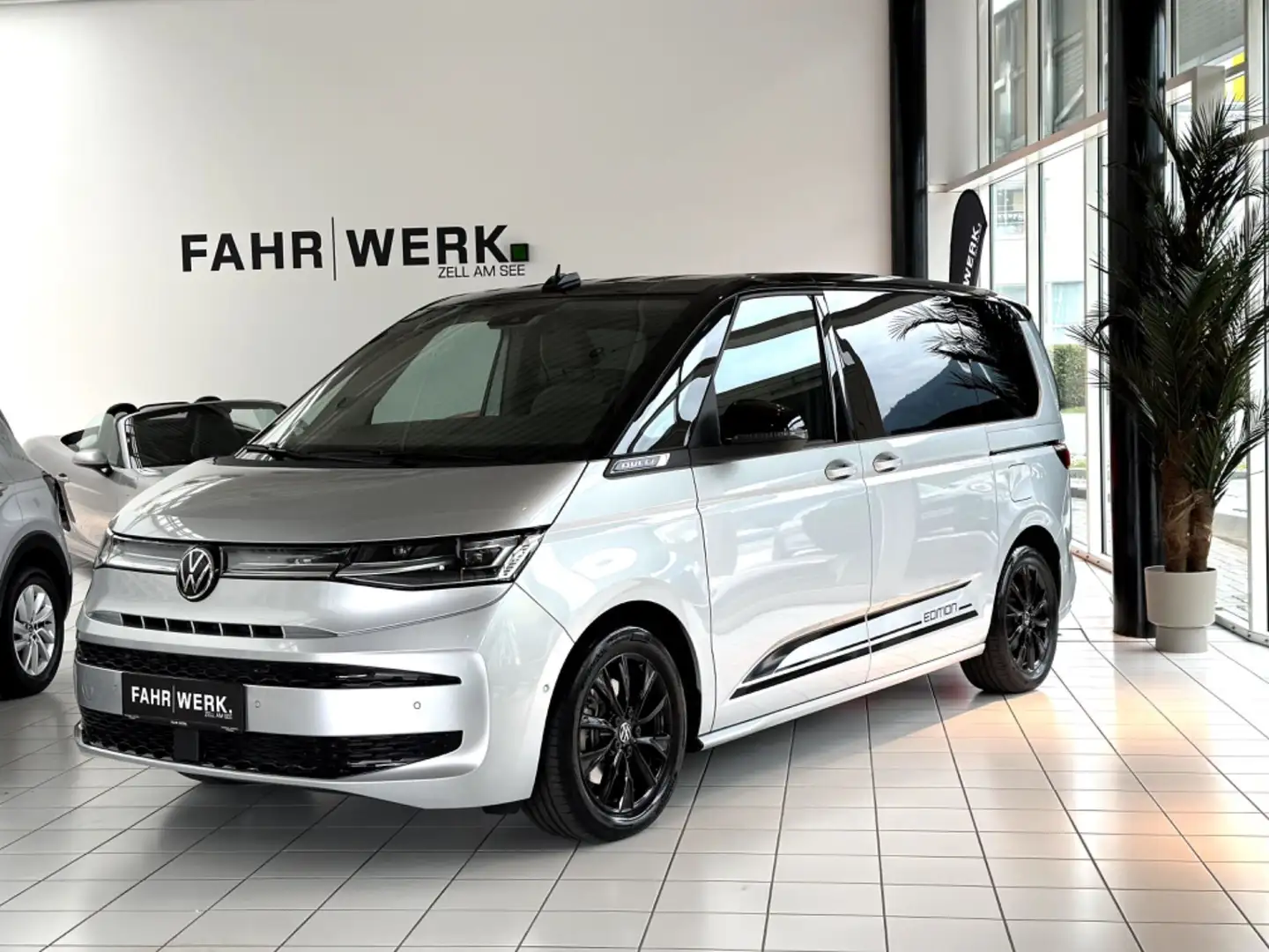 Volkswagen T7 Multivan 1.5 TSI eHybrid 4MOTION Edition Silber - 1