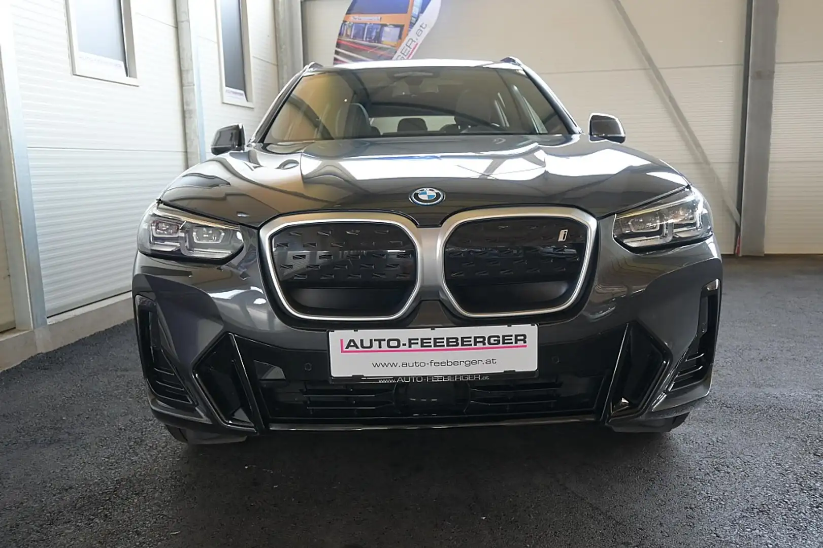 BMW iX3 M 80kWh Sport Panodach,Leder,LED-Licht,Navi Šedá - 2
