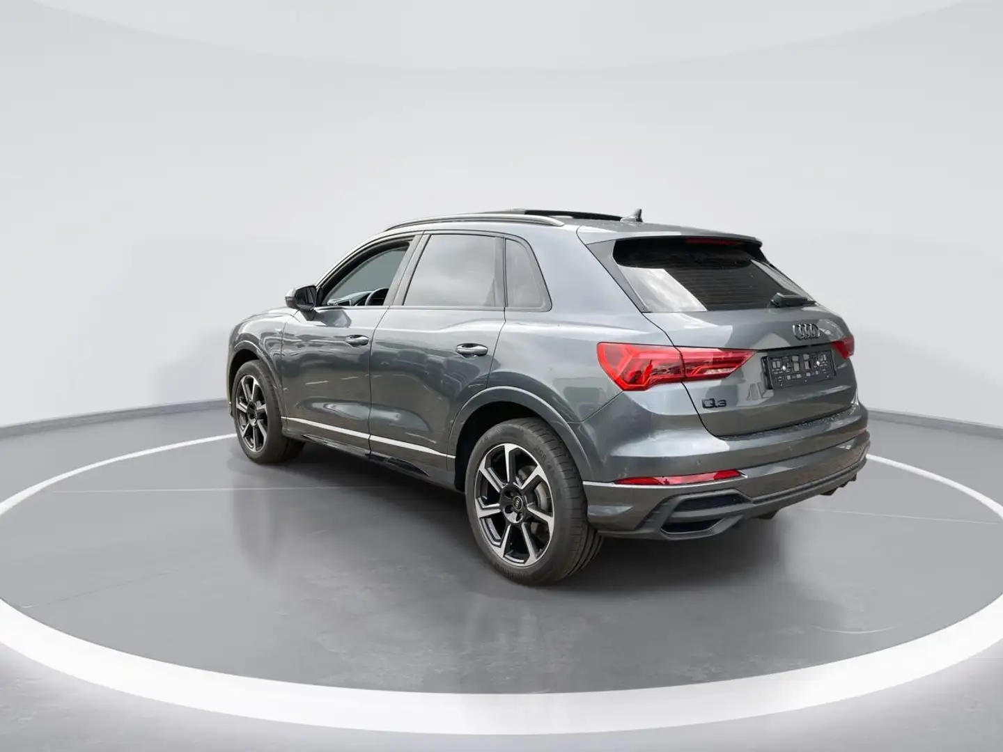 Audi Q3 35 TFSI/150PK S Line · Panoramadak · Drive select Grijs - 2