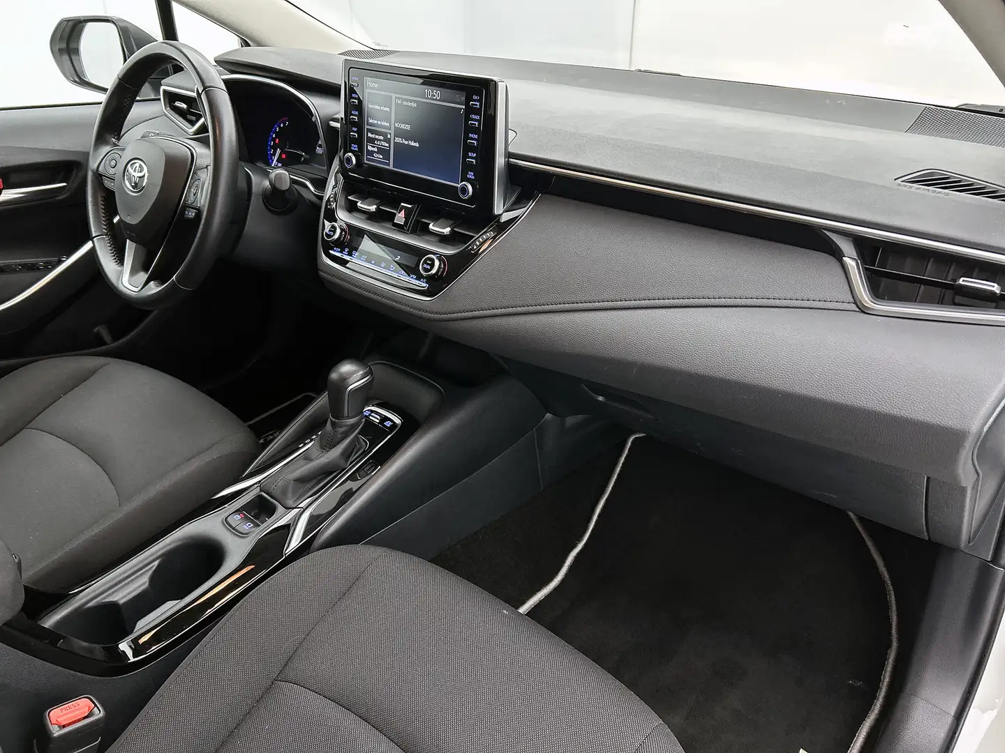 Toyota Corolla 1.8 Hybrid Business 4Drs. Automaat / Trekhaak / Ai Blanc - 2