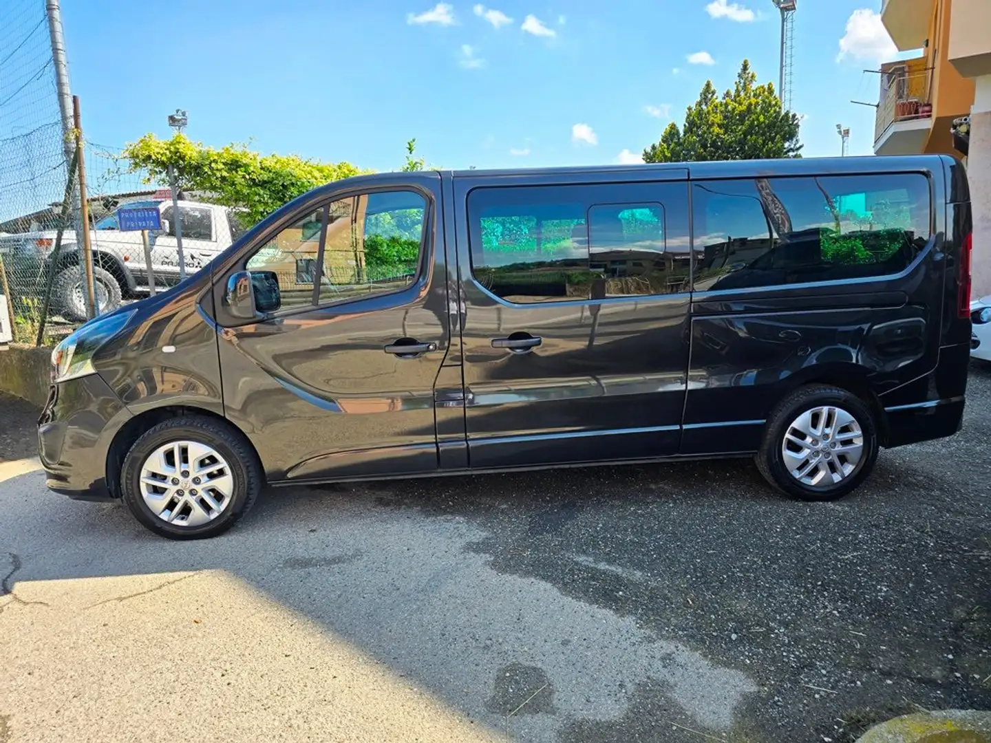 Opel Vivaro VIVARO-B 1.6 140 CV 9 POSTI CON DOPPIA PORTA Grigio - 2
