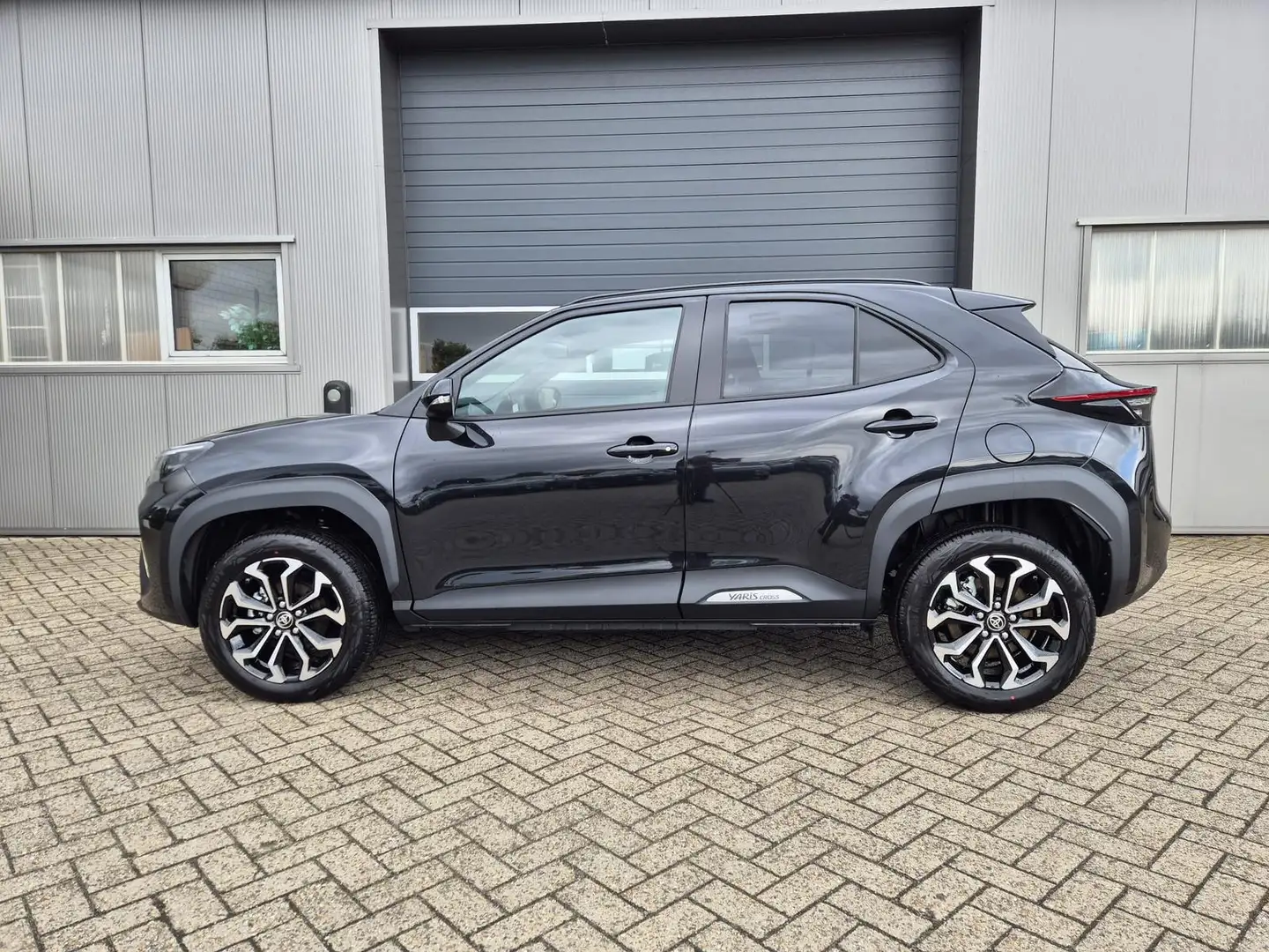 Toyota Yaris Cross 1.5VVT-iE 130PS Automatik Teamplayer Klimaau Schwarz - 2