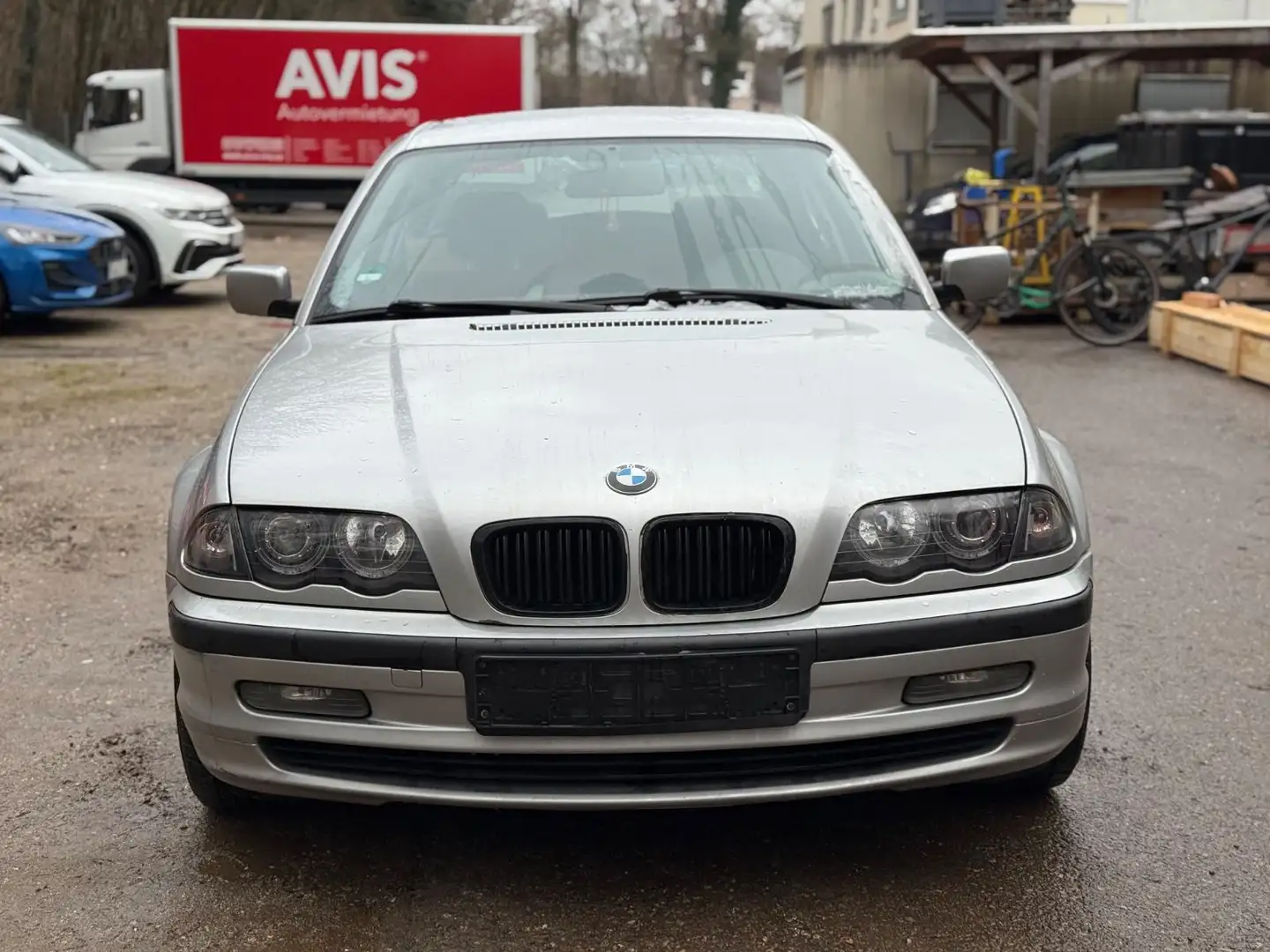 BMW 320 i Automatik/Sitzhz/Klima/8-fach/TÜV 04.2026/ Silber - 2