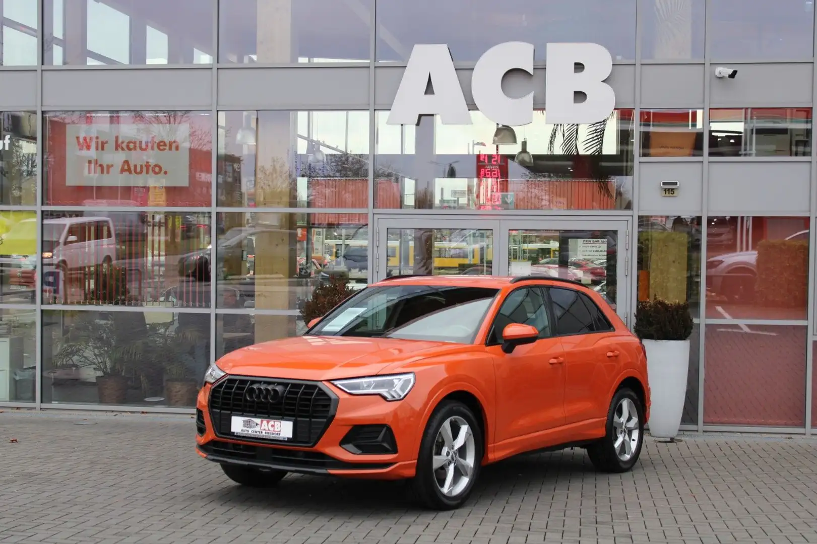 Audi Q3 35 TFSI S-Tronic*LED*AHK*19"LM*Navi*Virtual Naranja - 1