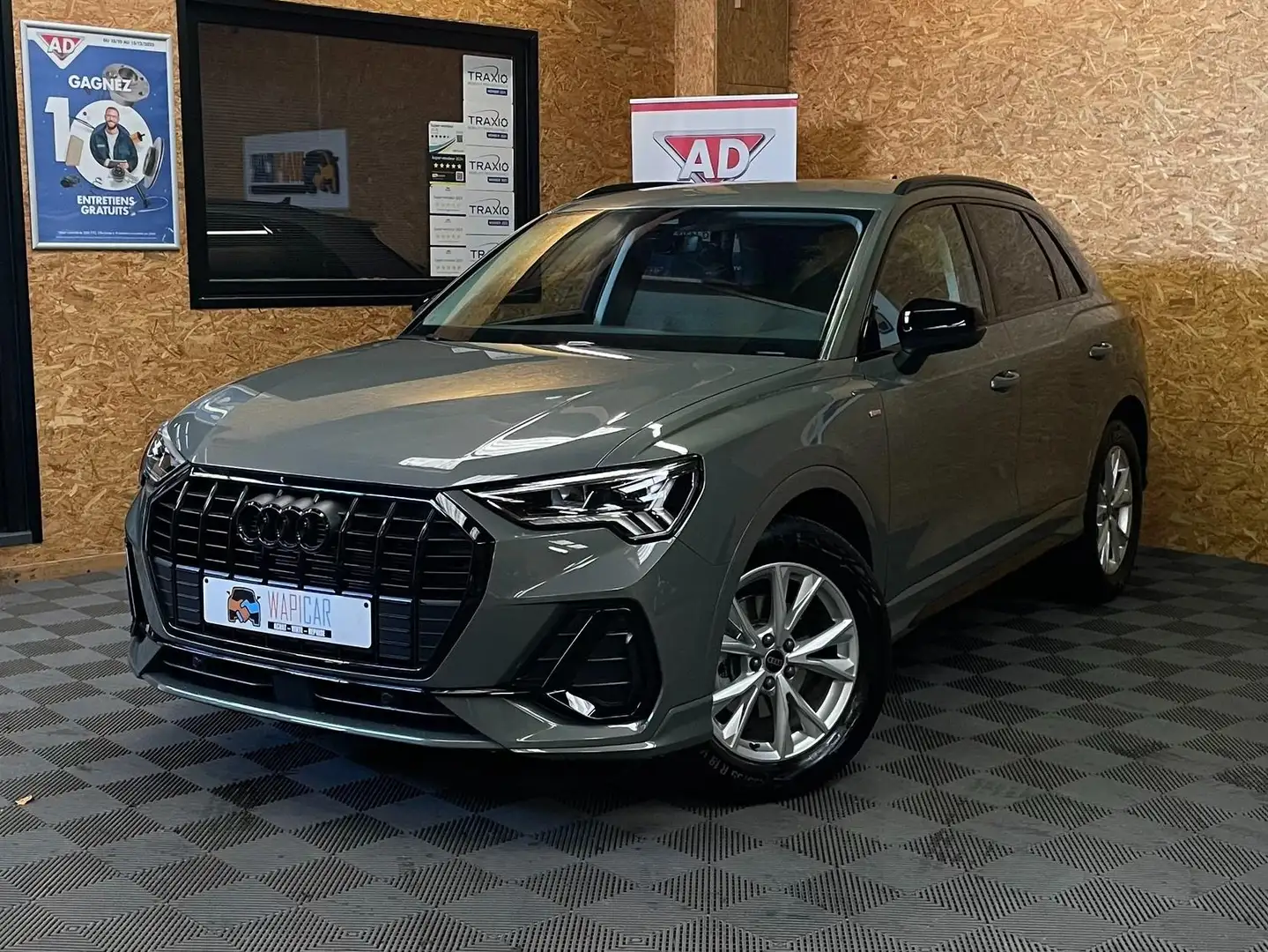 Audi Q3 S-Line 1.5i navi*cuir*sièges cuir chauffants Gris - 2