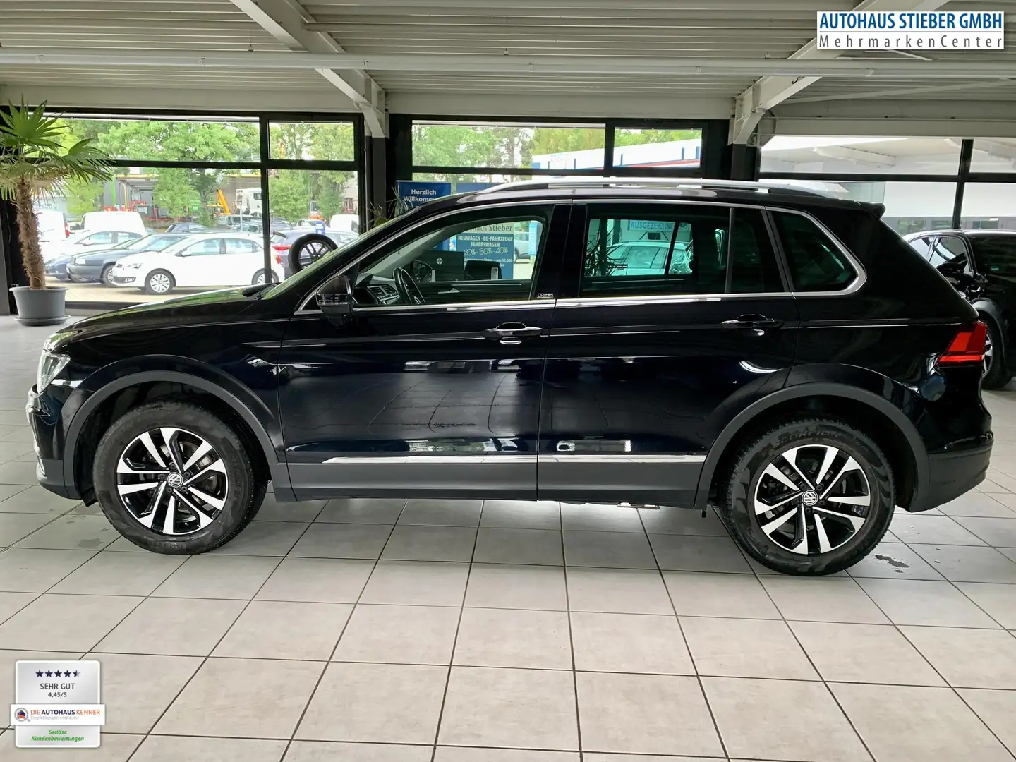 Volkswagen Tiguan Comfortline  4Motion AHK+SHZ+NAVI+EPH 2.0 TDI 4... Schwarz - 2