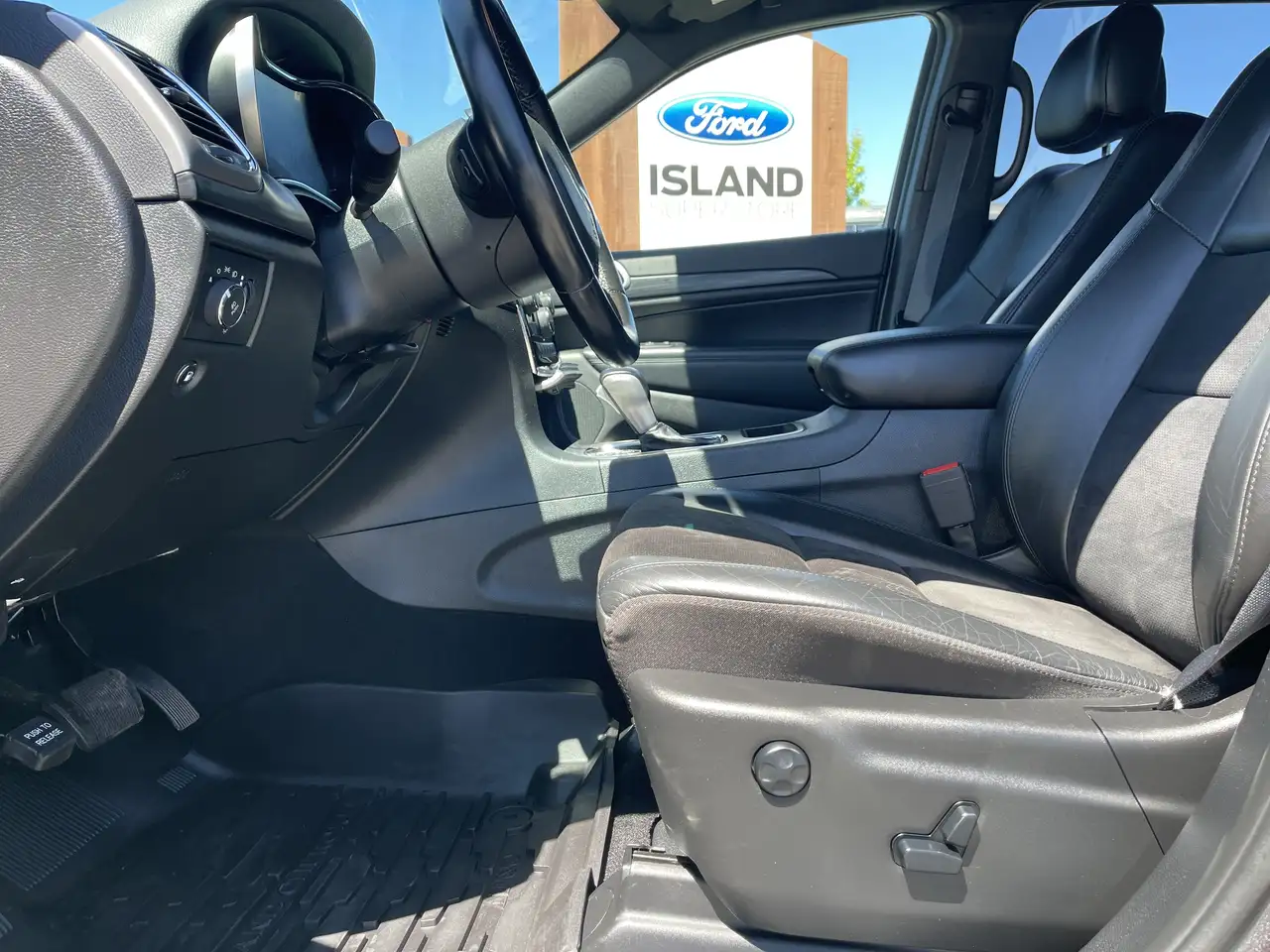 Jeep Grand Cherokee photo Jeep Grand Cherokee