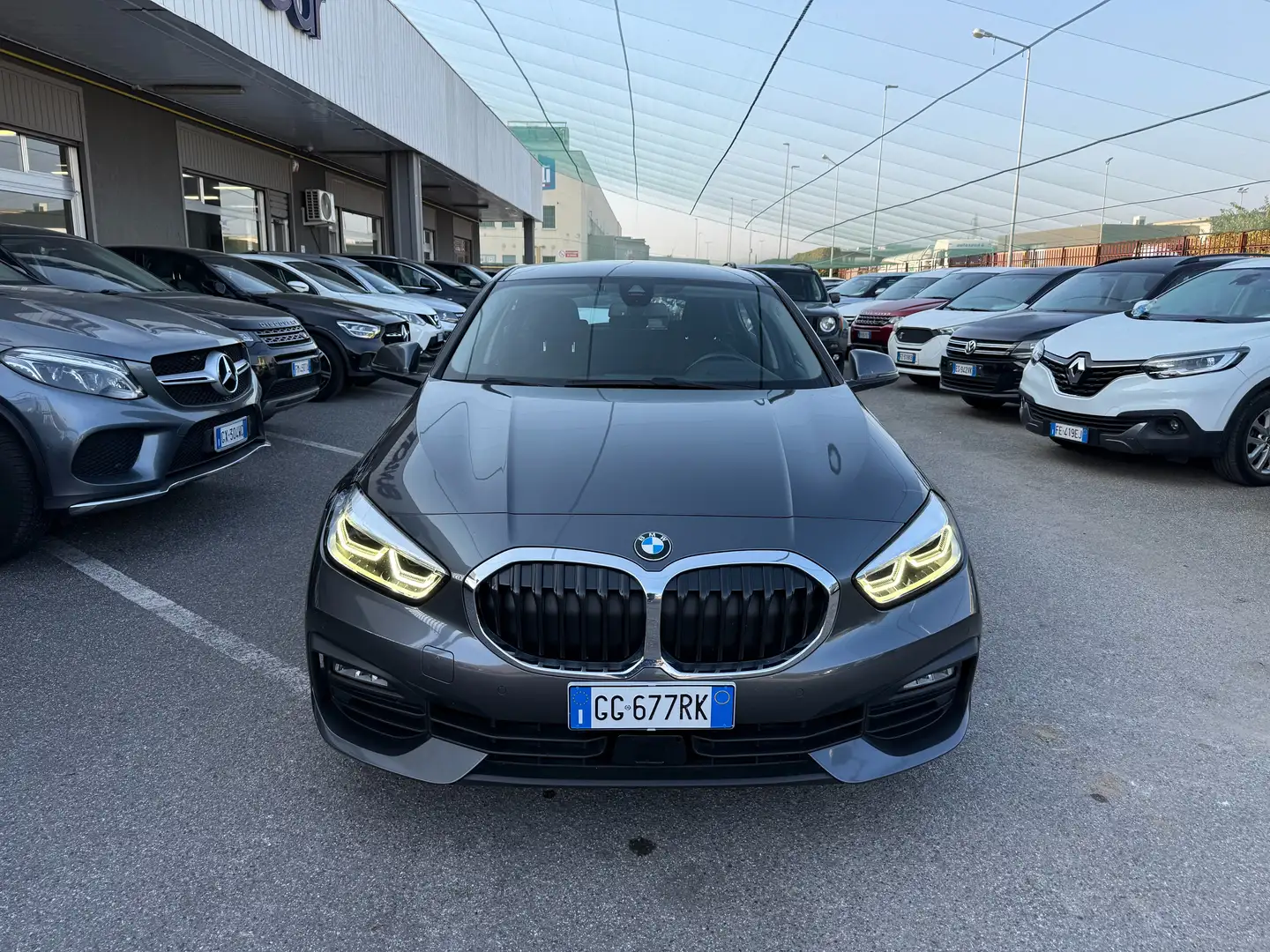 BMW 118 Serie 1  118d /ADAPTIVE CRUISE CONTROL Grijs - 2