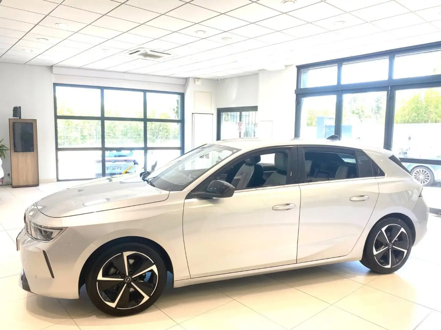 Opel Astra 1.2i - 12V TURBO 130 CH ELEGANCE Gris - 2