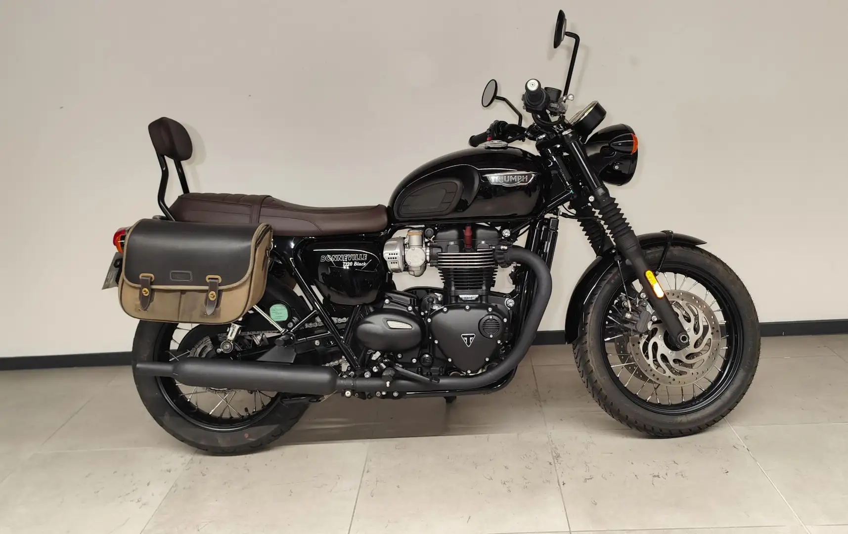 Triumph Bonneville T120 - 2