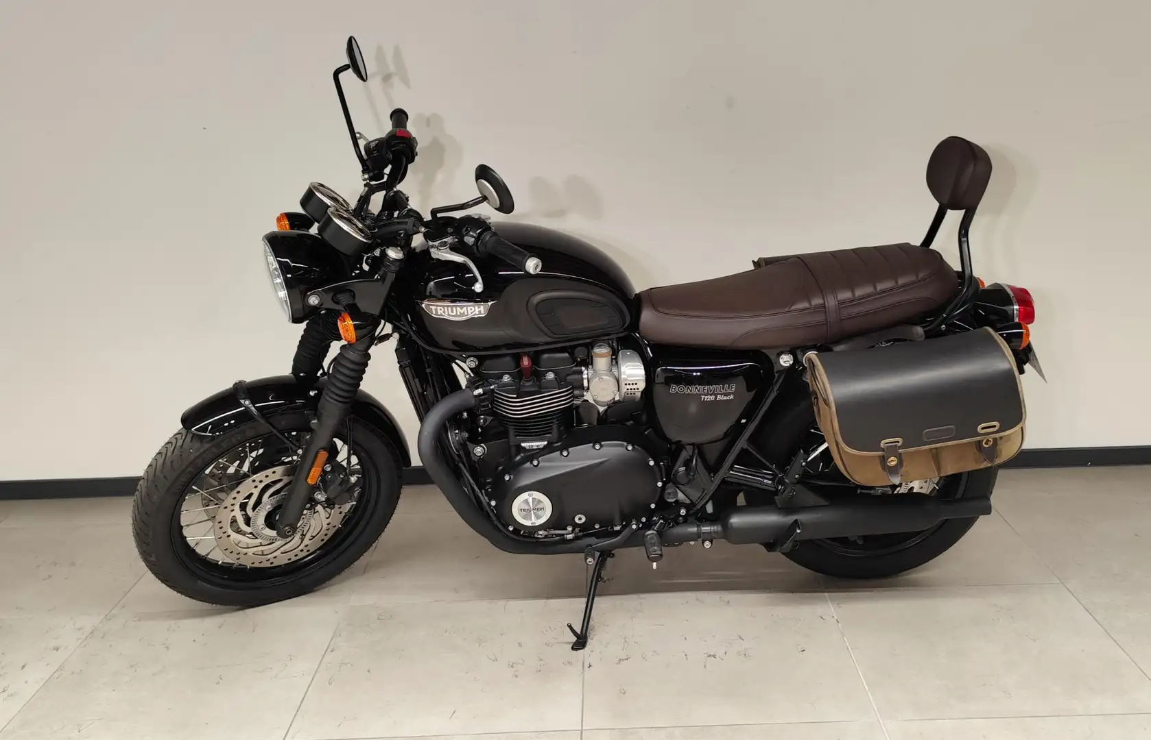 Triumph Bonneville T120 - 1