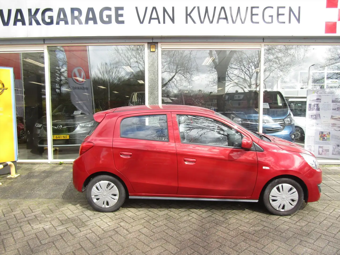 Mitsubishi Space Star 1.0 MIVEC 71PK AIRCO 5 DRS Rood - 1