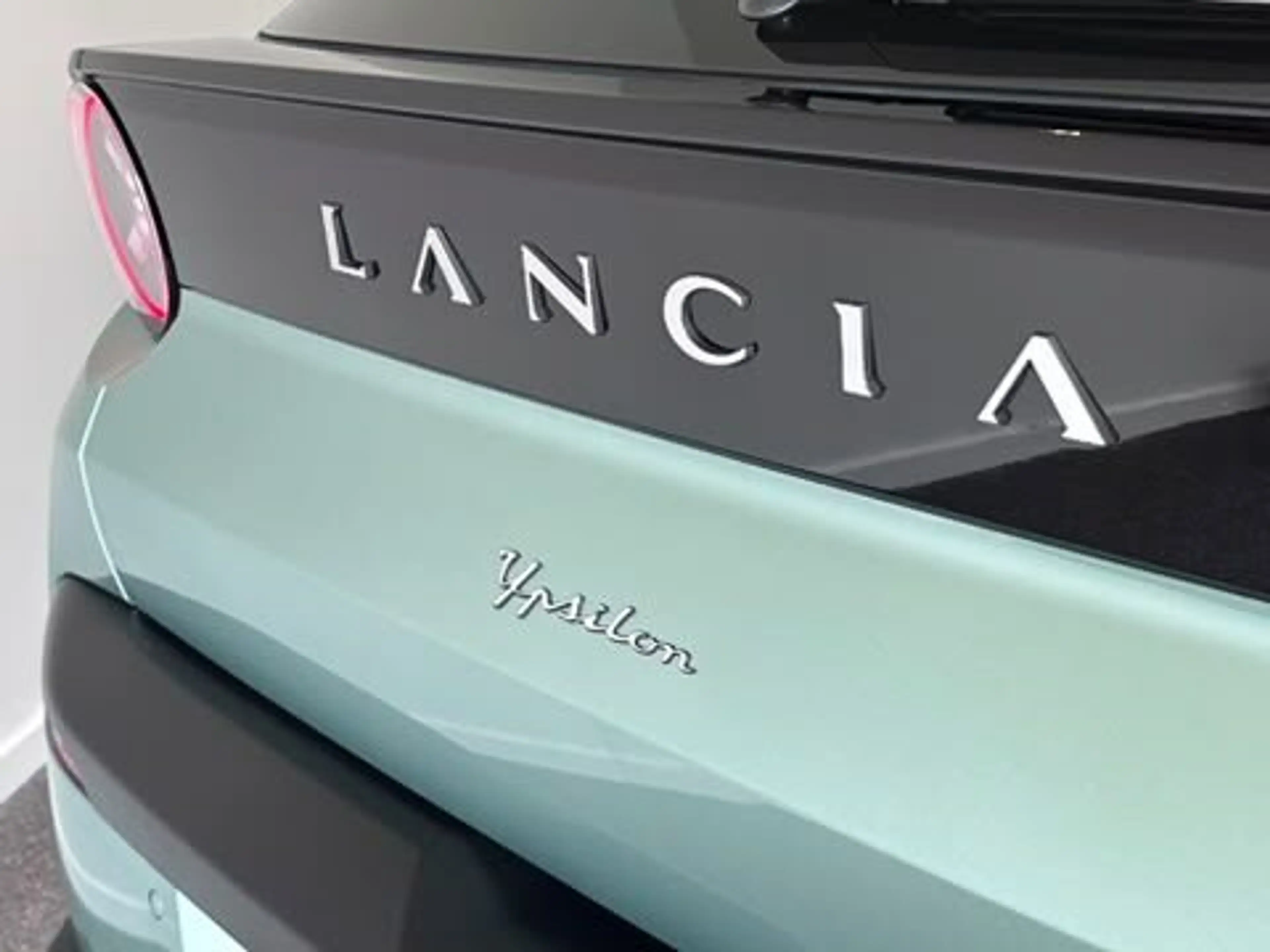 Lancia Ypsilon 1.2 Turbo Hybrid — photo 15