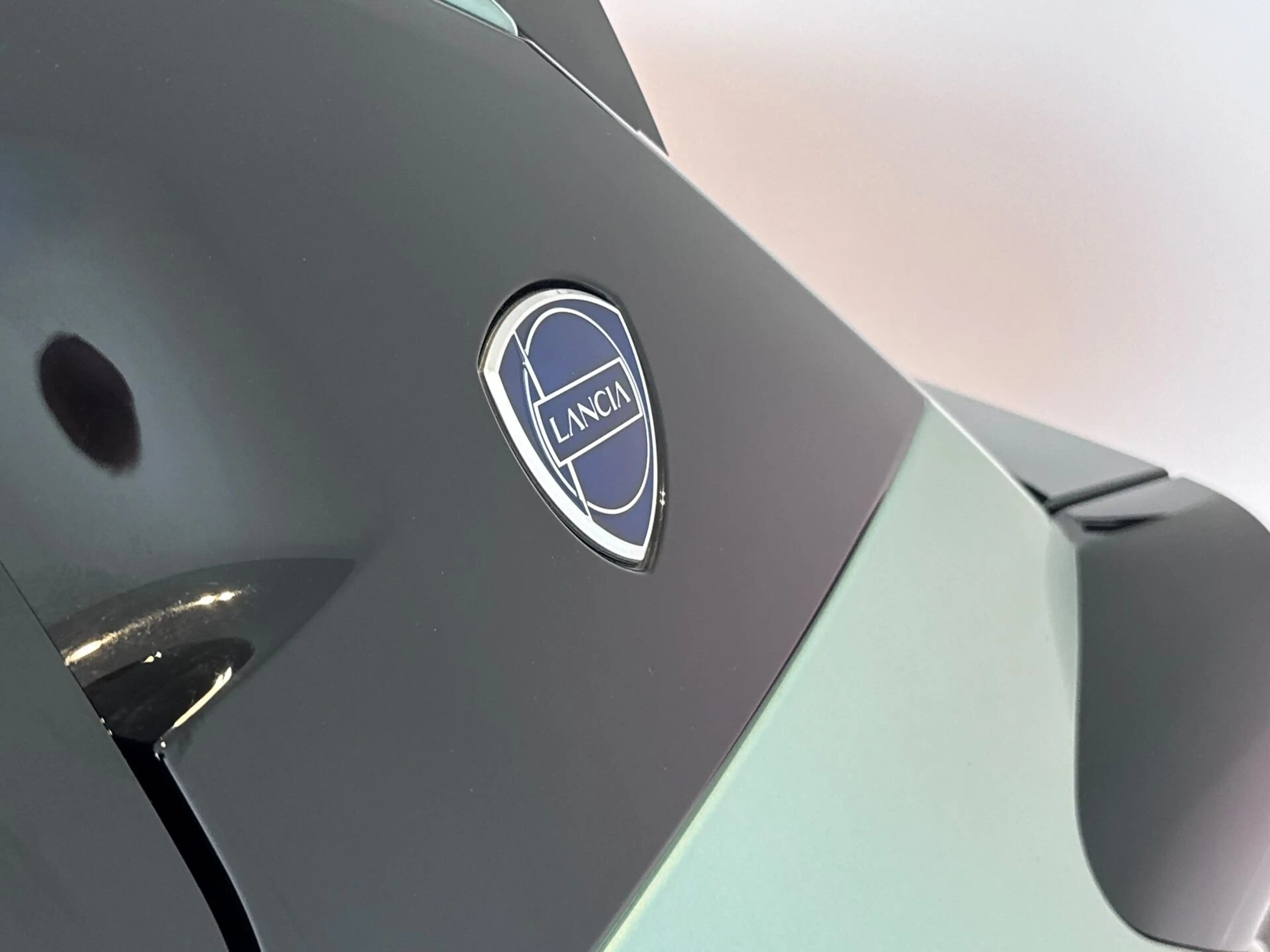 Lancia Ypsilon 1.2 Turbo Hybrid — photo 12