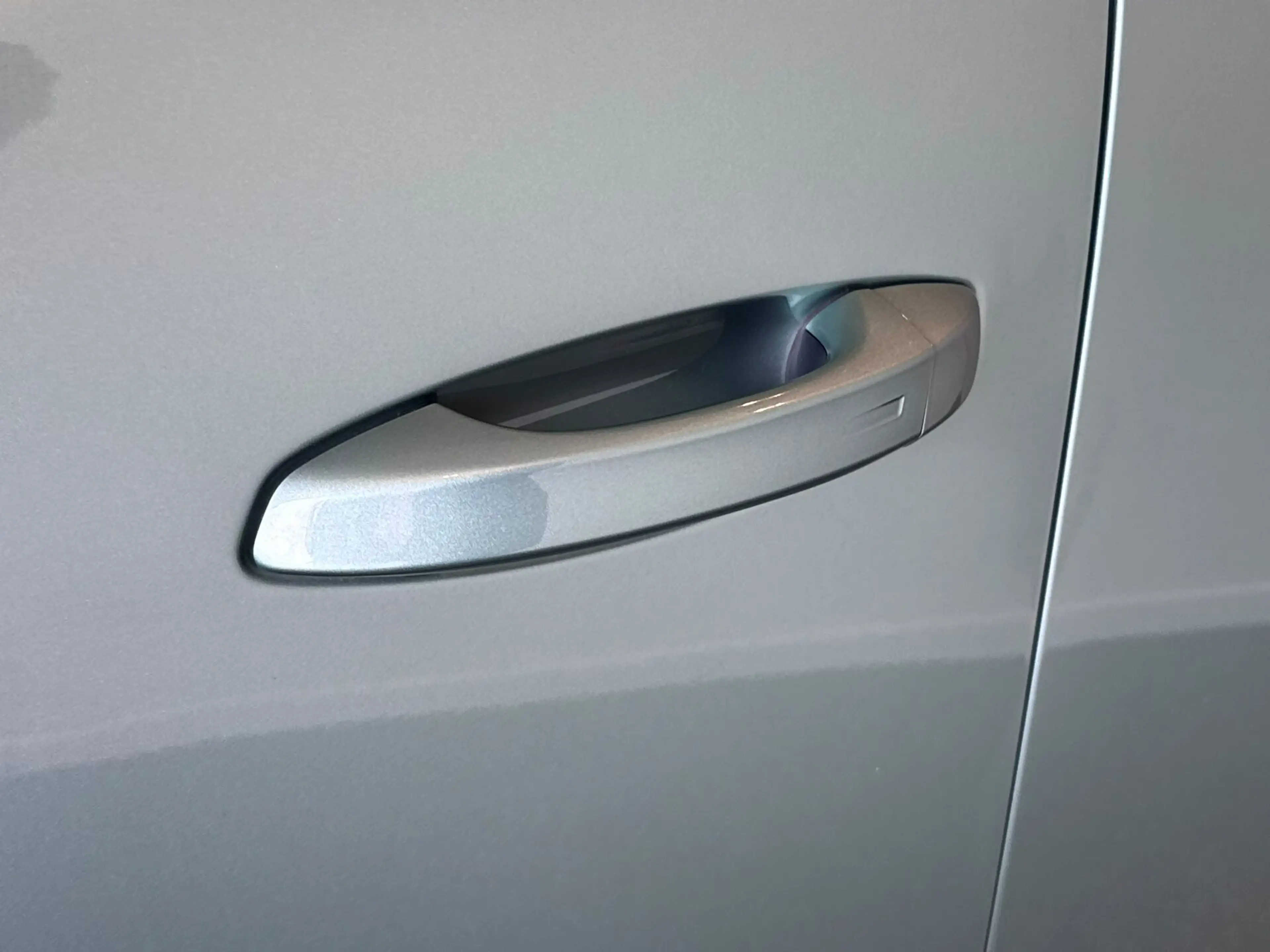 Lancia Ypsilon 1.2 Turbo Hybrid — photo 10