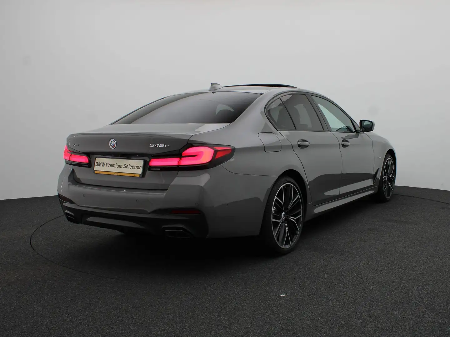 BMW 545 5 Serie Sedan 545e xDrive M Sportpakket | Innovati Gris - 2