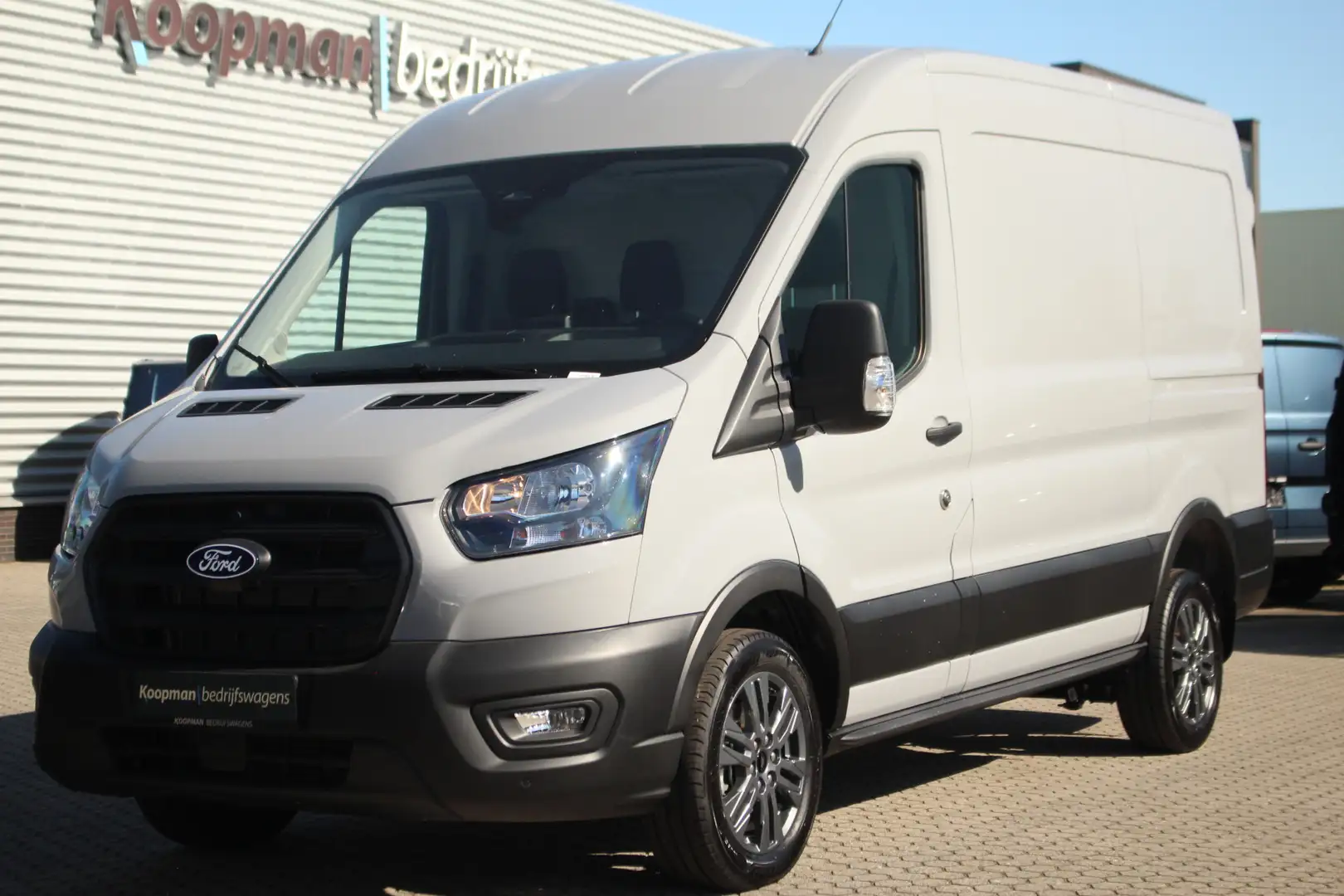 Ford Transit 350 2.0TDCI 165pk L2H2 Trend | Automaat | 2800kg t Grijs - 2