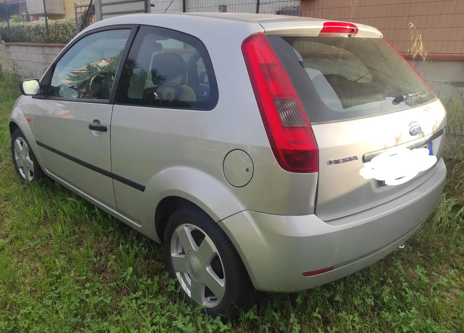 Ford Fiesta 3p 1.4 tdci Ghia Grigio - 2
