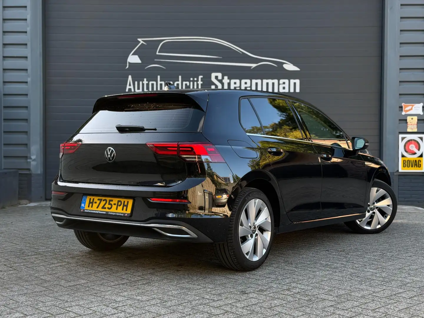 Volkswagen Golf 1.5 TSI Style | Massage | Sfeerverl. | Carplay Zwart - 2