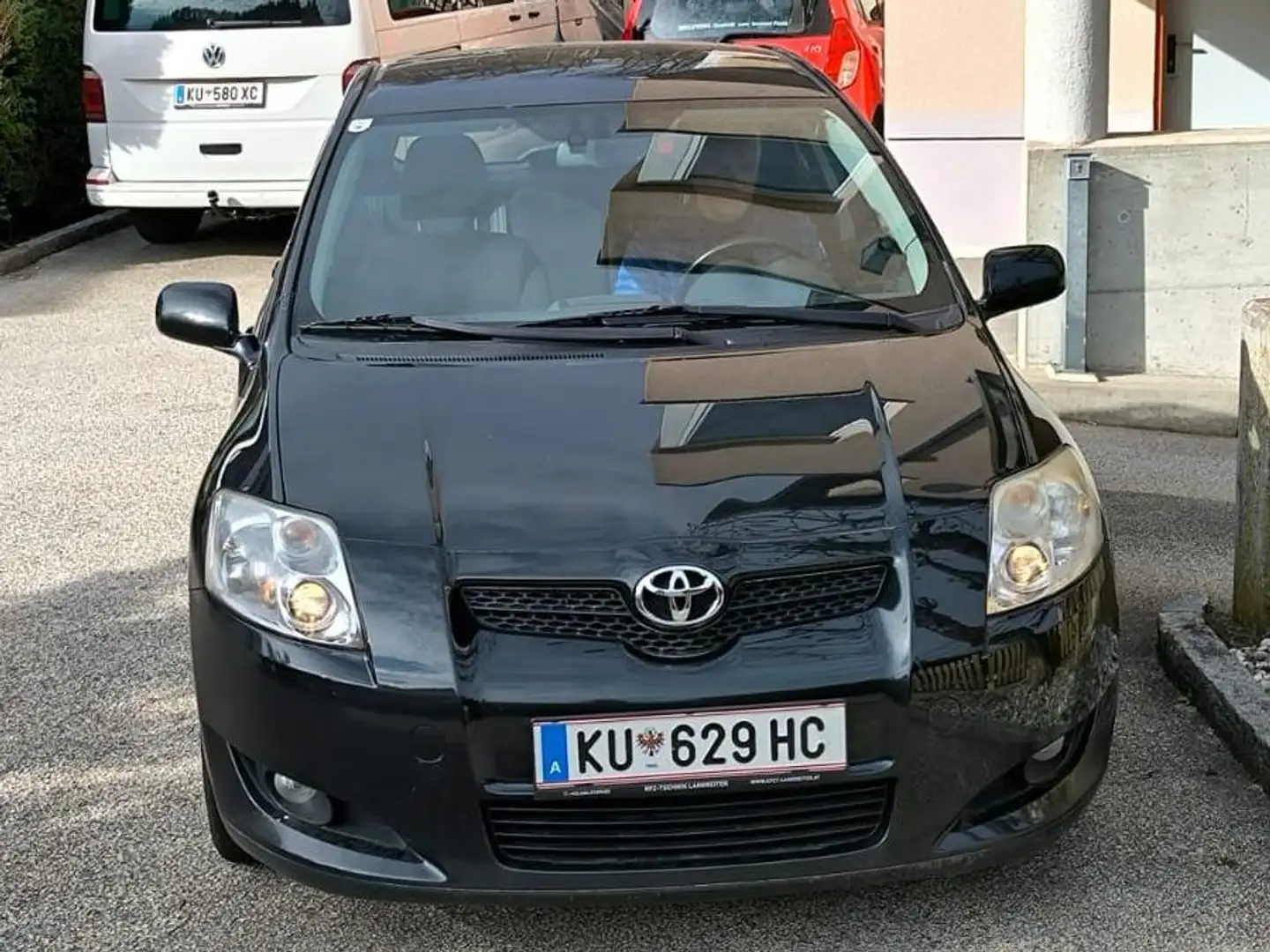 Toyota Auris D-4D 90 Чорний - 2