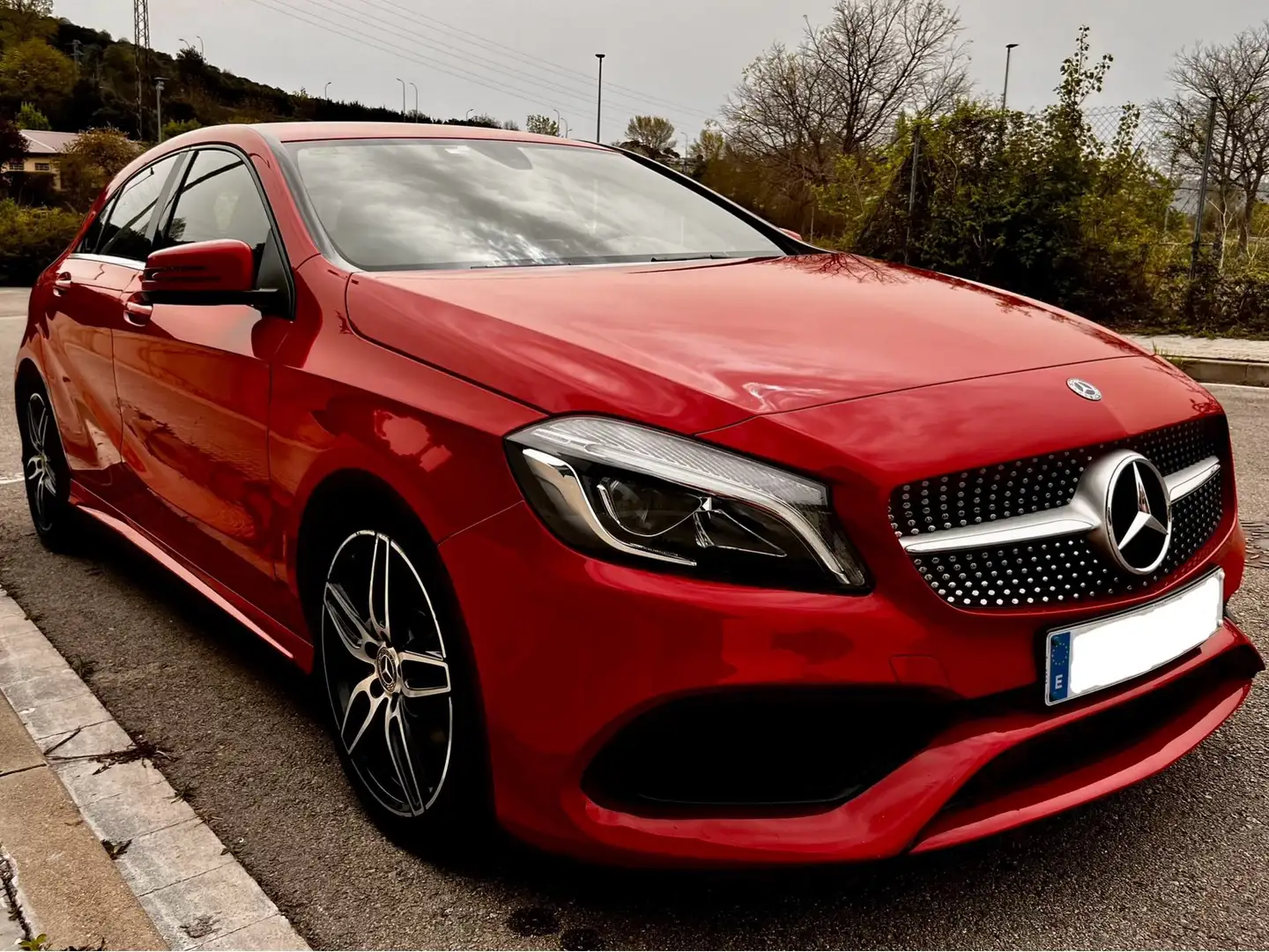 Mercedes-Benz A 180 1.6 AMG line Rojo - 1