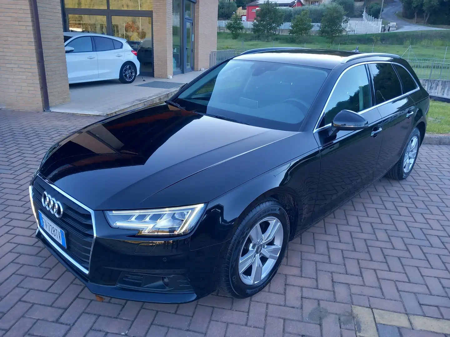 Audi A4 A4 Avant 2.0 tdi Business 122cv S-tronic Noir - 1