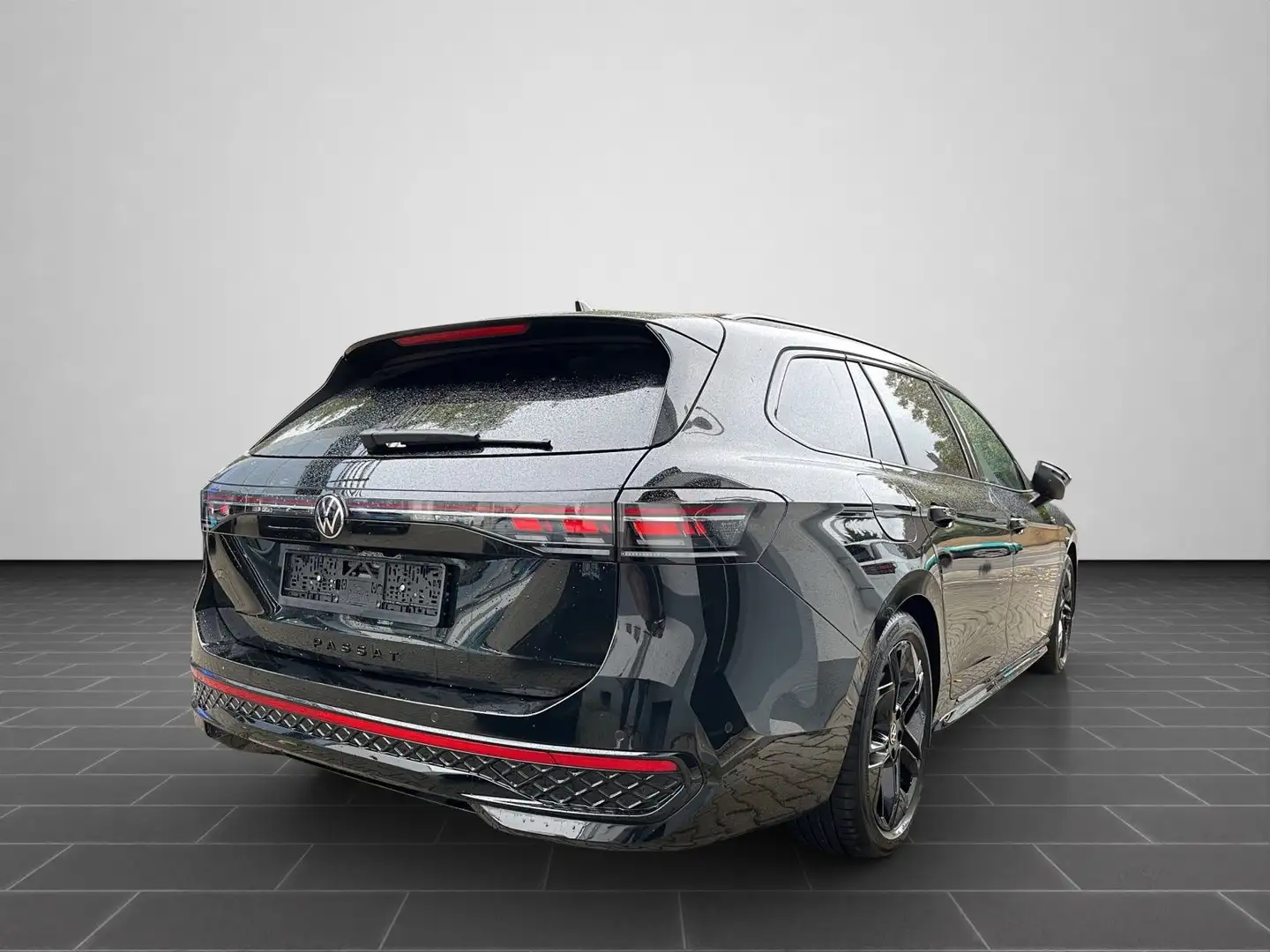 Volkswagen Passat Variant R-Line 2.0 TDI DSG | 18" in Schwa Schwarz - 2