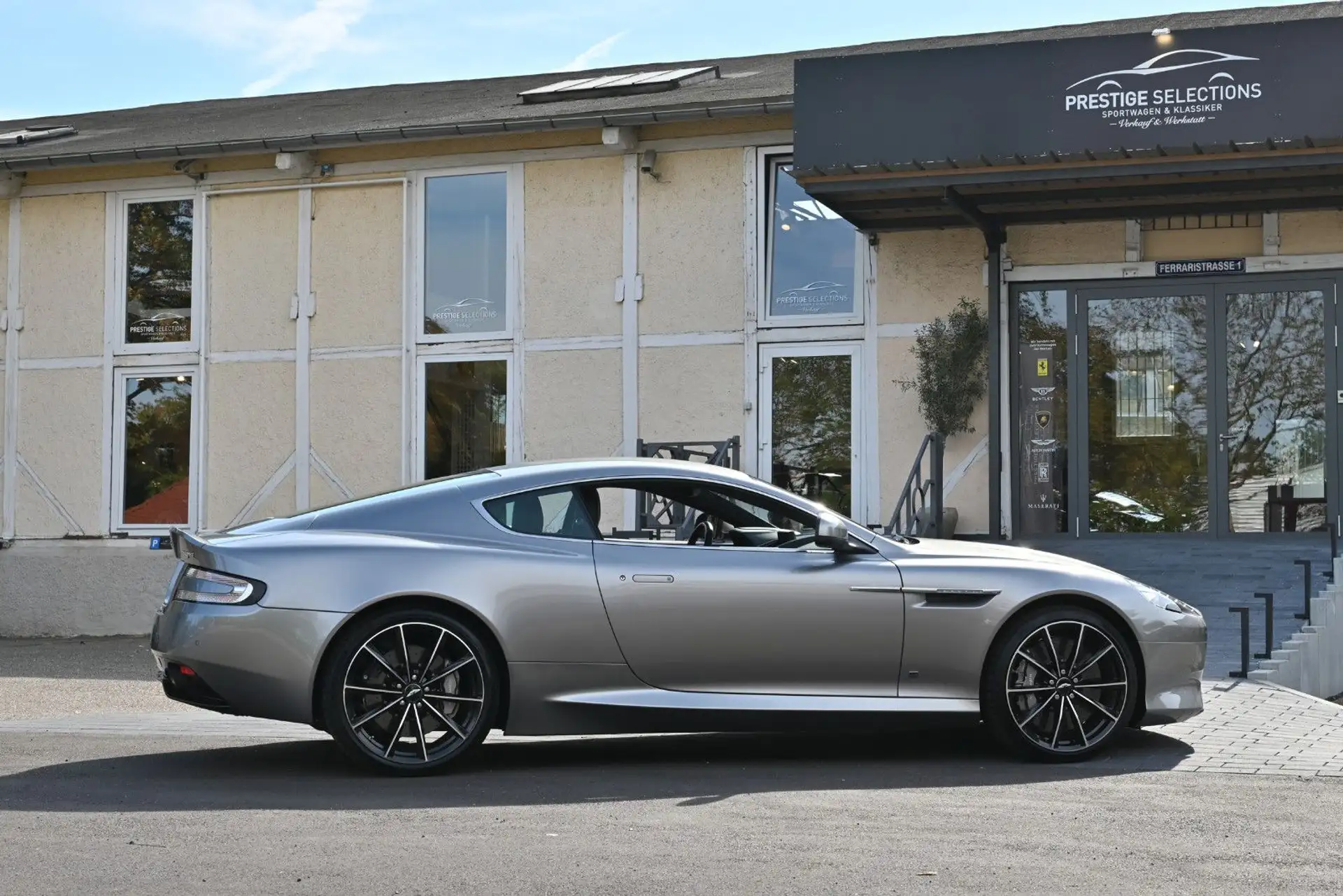 애스턴마틴 DB9 Coupe 2016 은색 사진 2