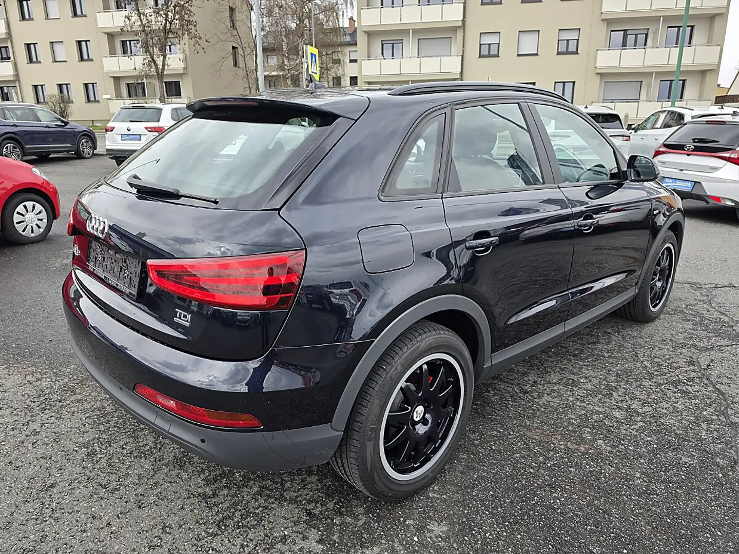 Audi Q3 2,0 TDI quattro DPF Blau - 2