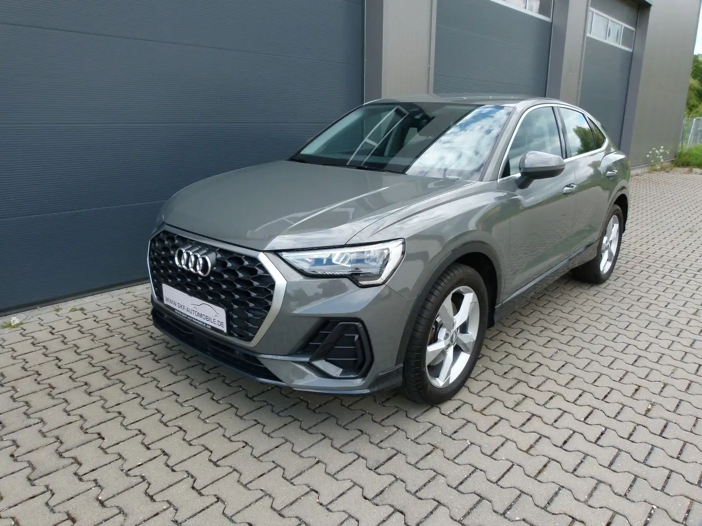 Audi Q3 Sportback 45TFSI quattro S-line ACC AHK Leder Grijs - 1