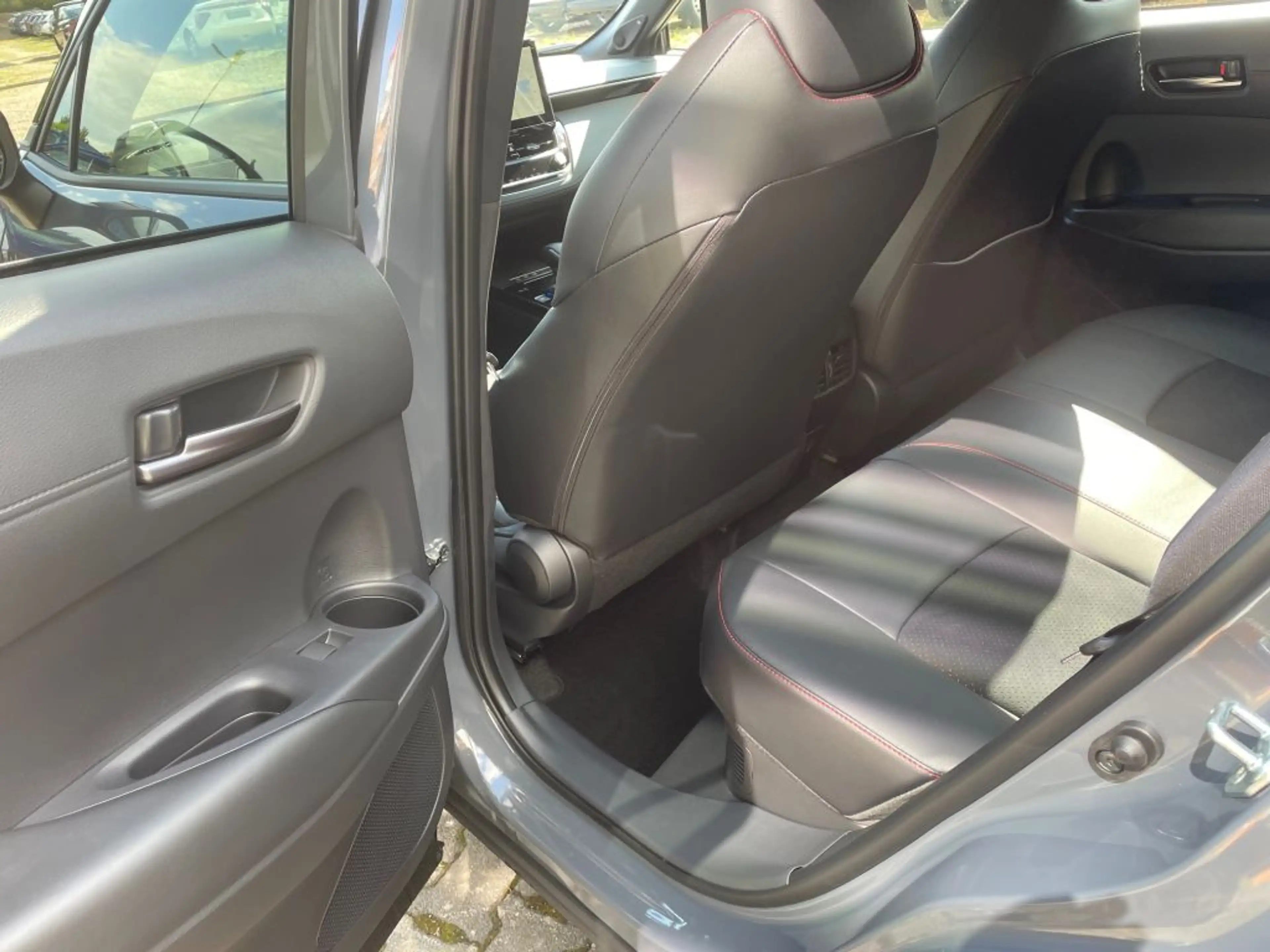 Toyota Corolla Cross Hybrid 2.0 4x4 GR SPORT*Verfügbar — photo 12