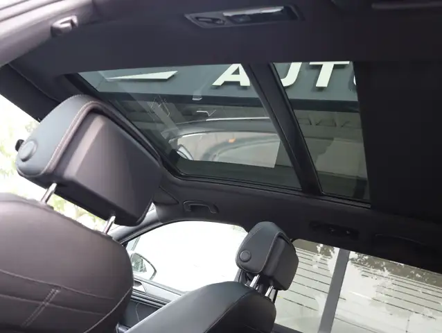 Volkswagen Tiguan Allspace view 17