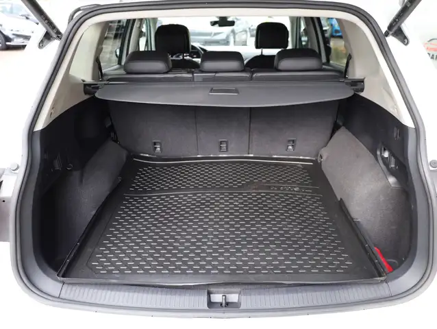 Volkswagen Tiguan Allspace view 12