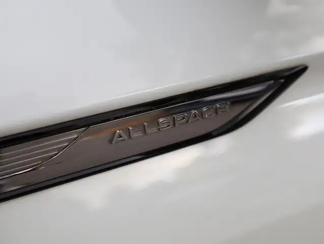 Volkswagen Tiguan Allspace view 3