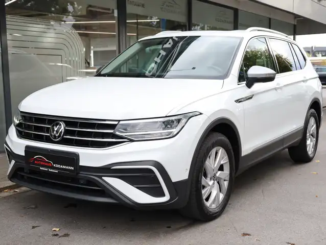 Volkswagen Tiguan Allspace view 7