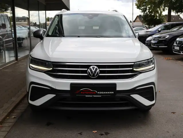 Volkswagen Tiguan Allspace view 5