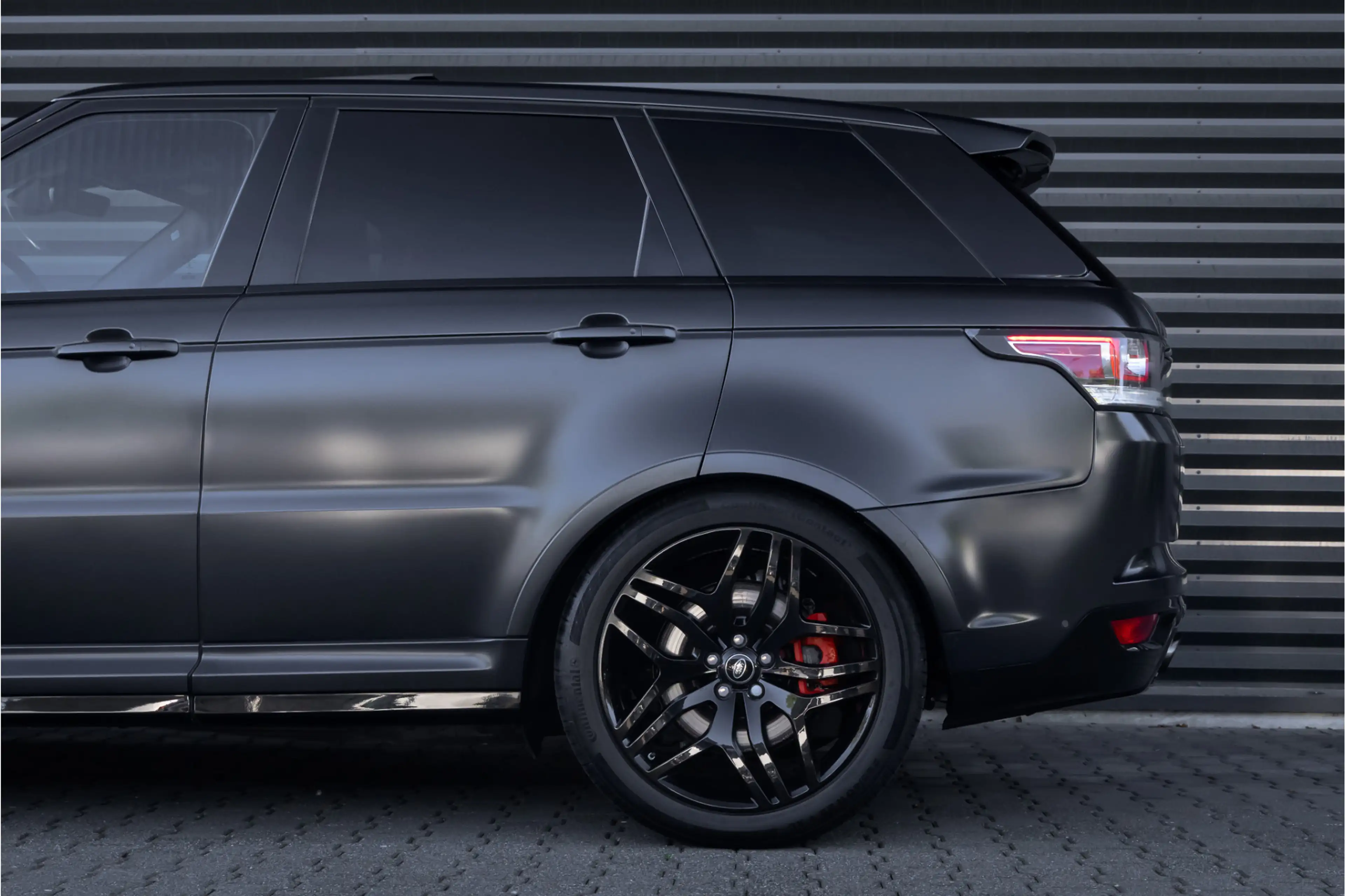 Land Rover Range Rover Sport 5.0 V8 Supercharged SVR — photo 32