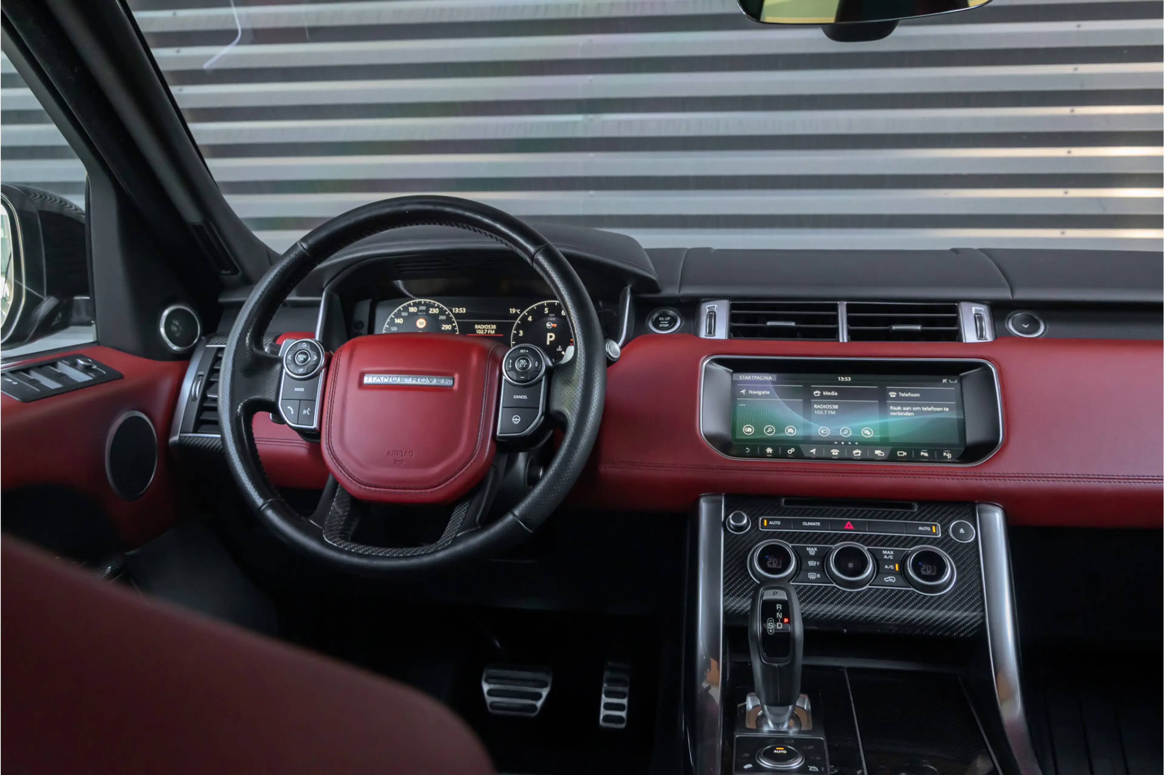 Land Rover Range Rover Sport 5.0 V8 Supercharged SVR — photo 46