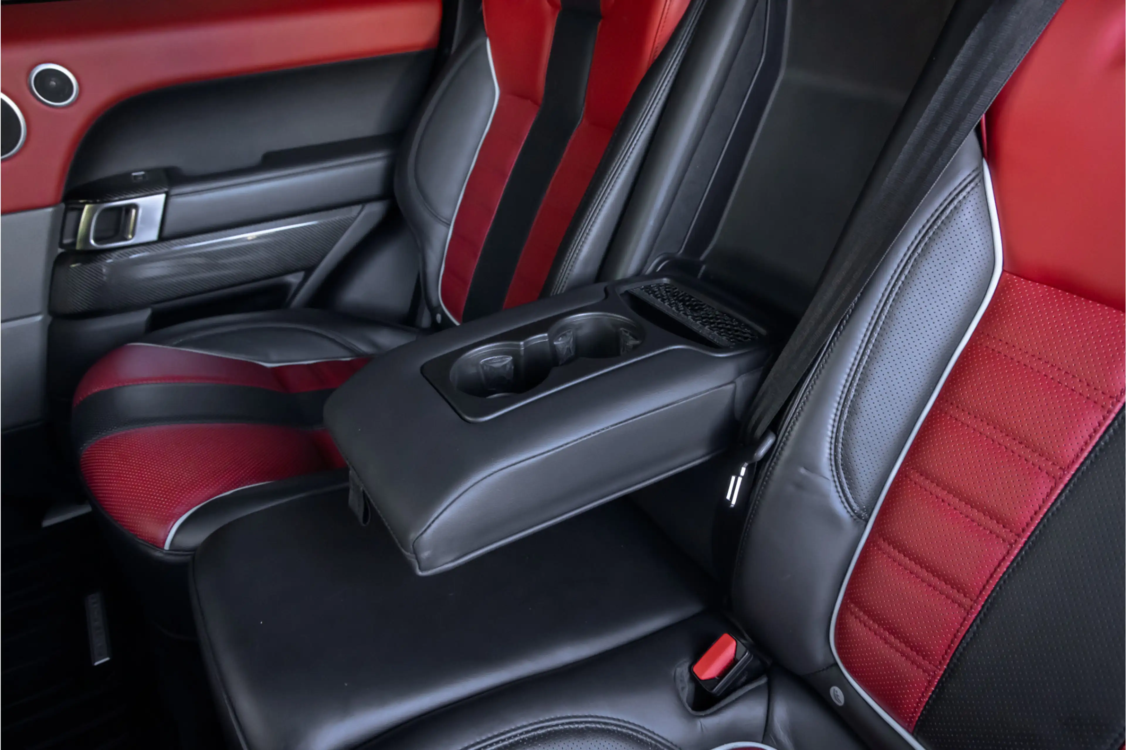 Land Rover Range Rover Sport 5.0 V8 Supercharged SVR — photo 33