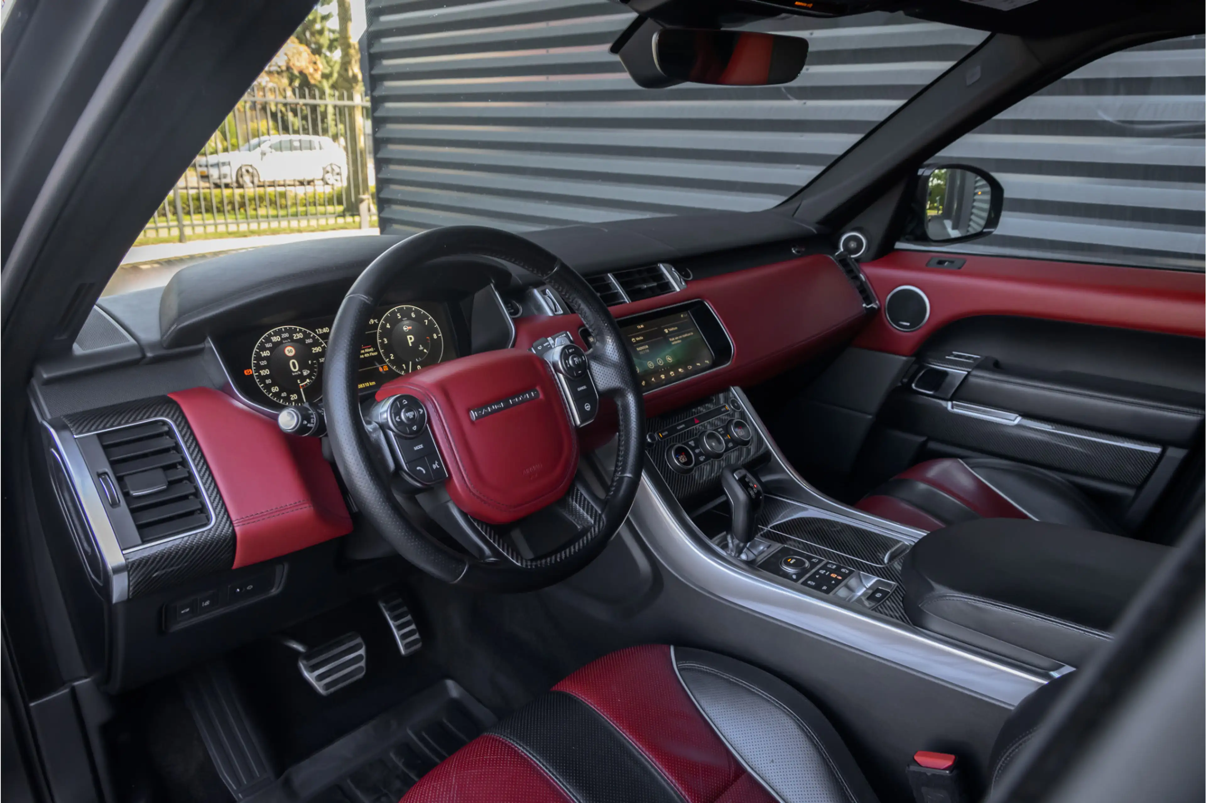 Land Rover Range Rover Sport 5.0 V8 Supercharged SVR — photo 35