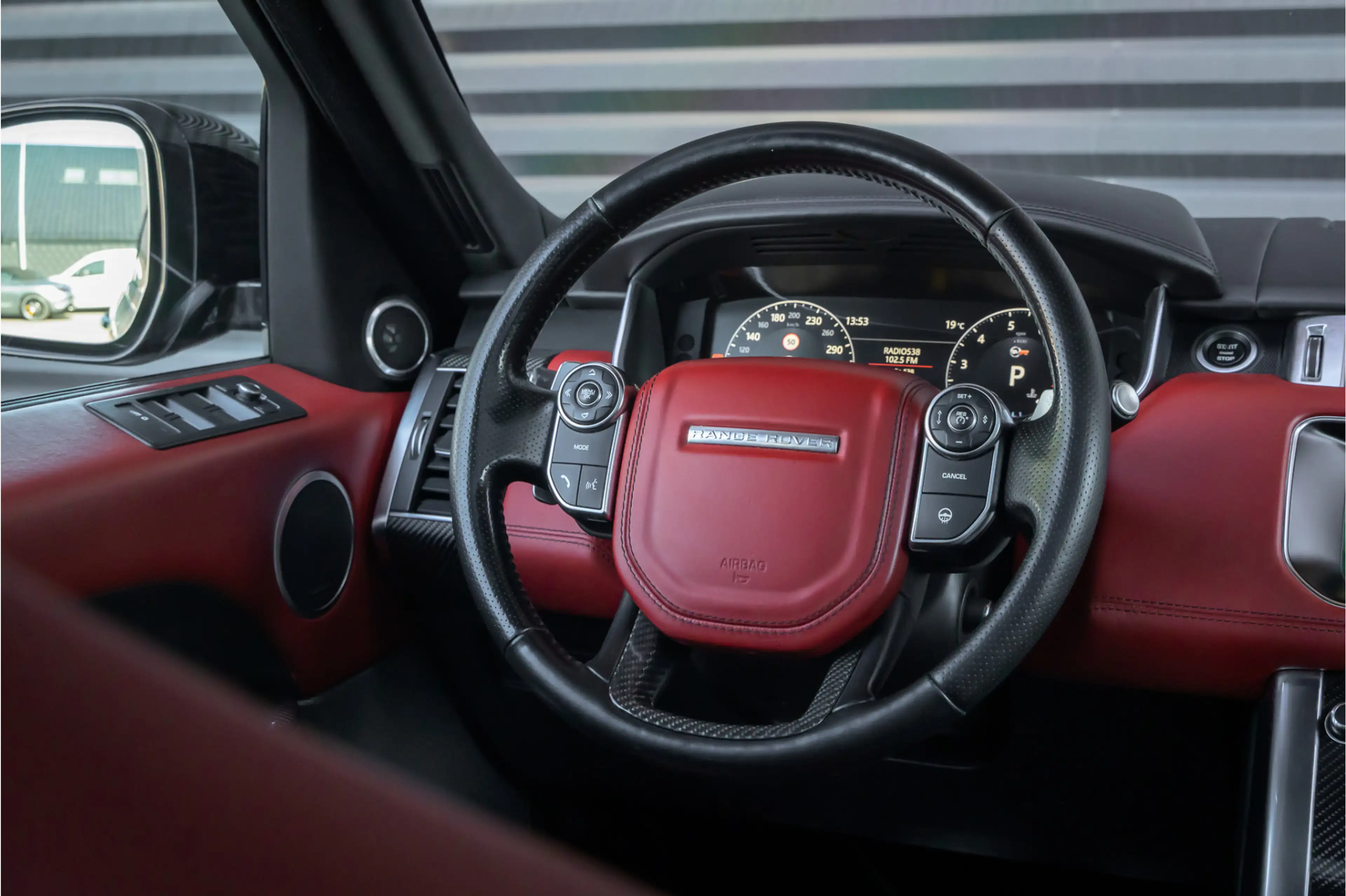 Land Rover Range Rover Sport 5.0 V8 Supercharged SVR — photo 21
