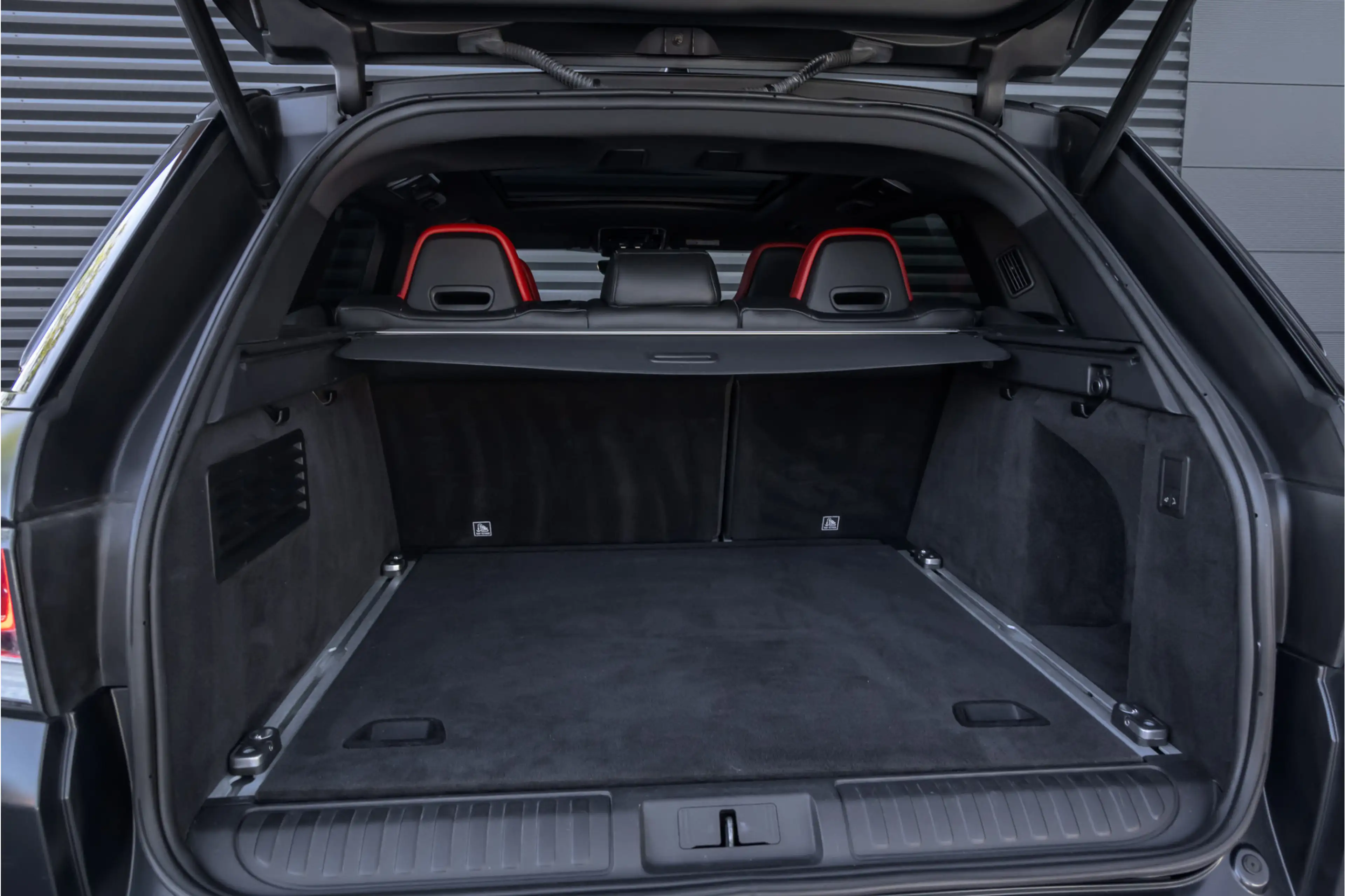Land Rover Range Rover Sport 5.0 V8 Supercharged SVR — photo 25