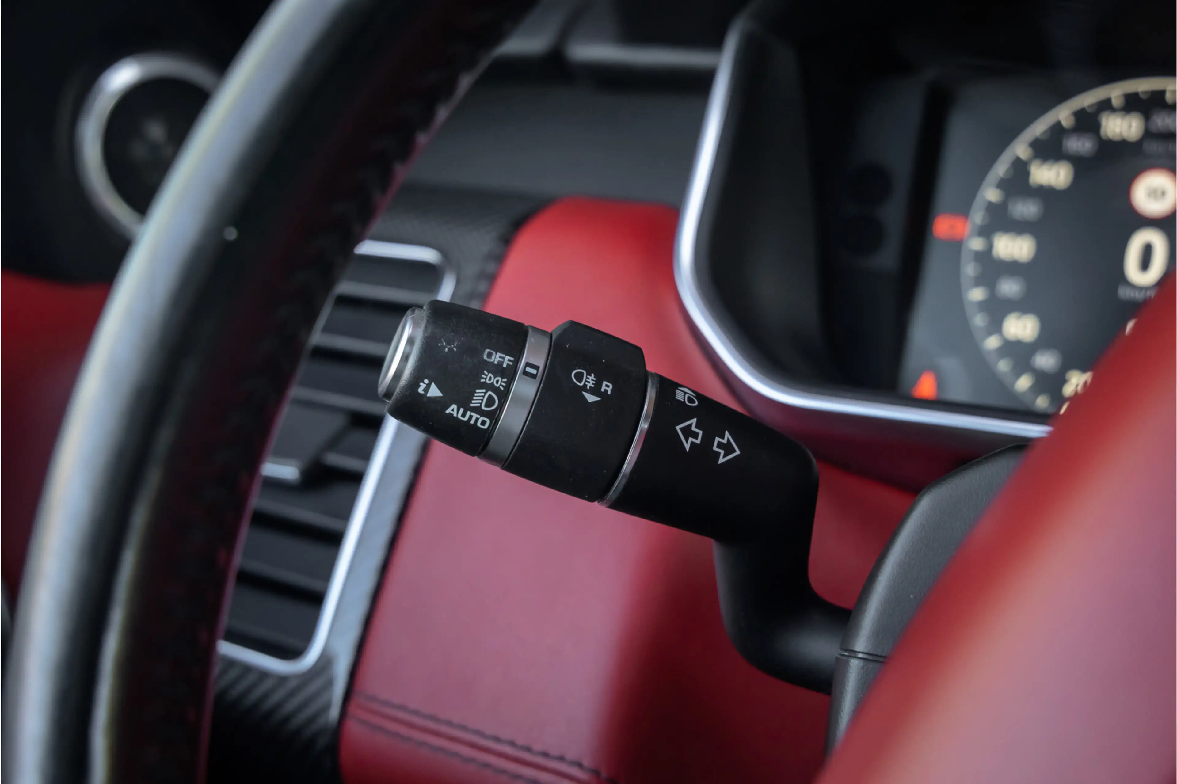 Land Rover Range Rover Sport 5.0 V8 Supercharged SVR — photo 36