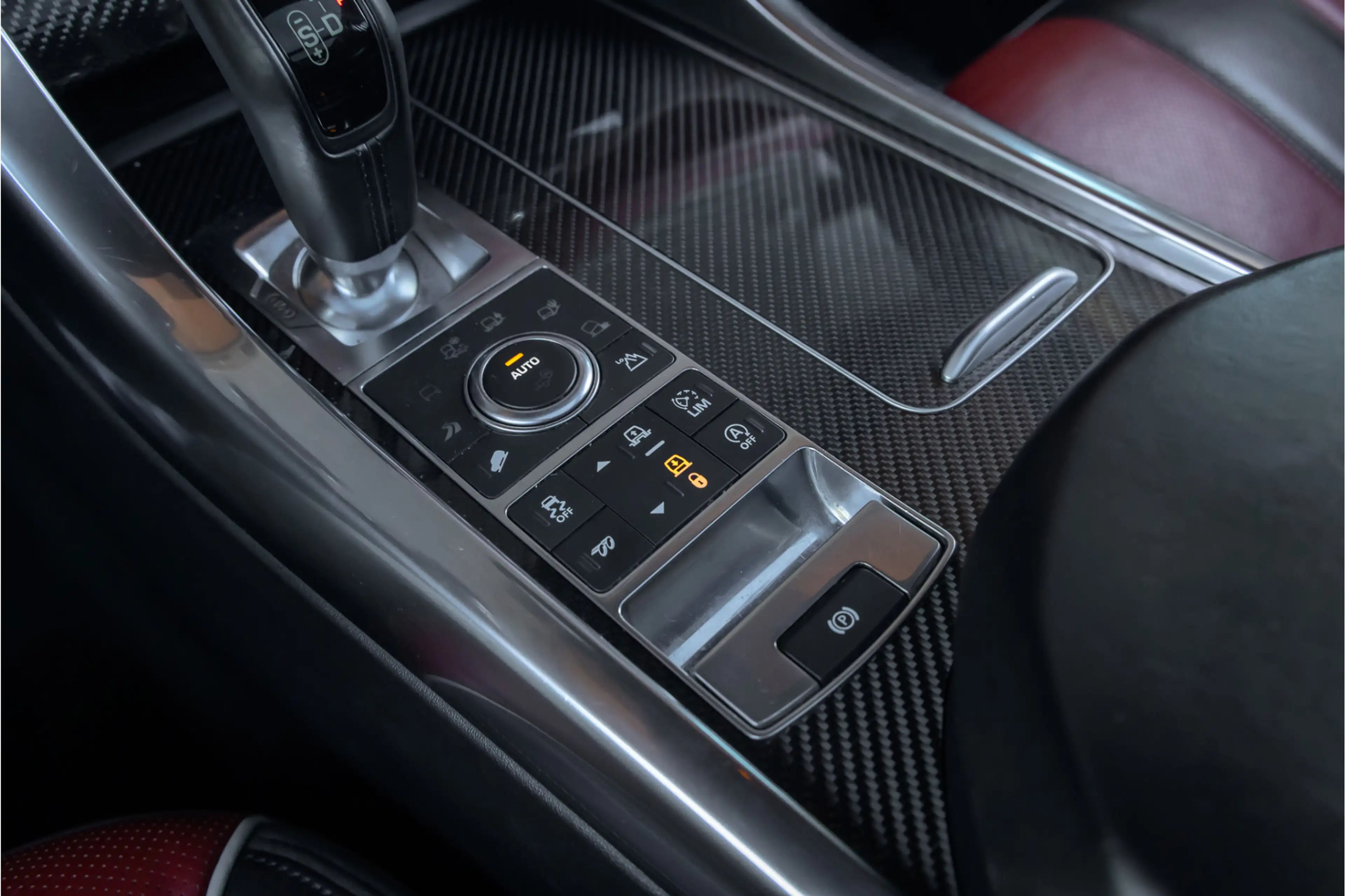 Land Rover Range Rover Sport 5.0 V8 Supercharged SVR — photo 40