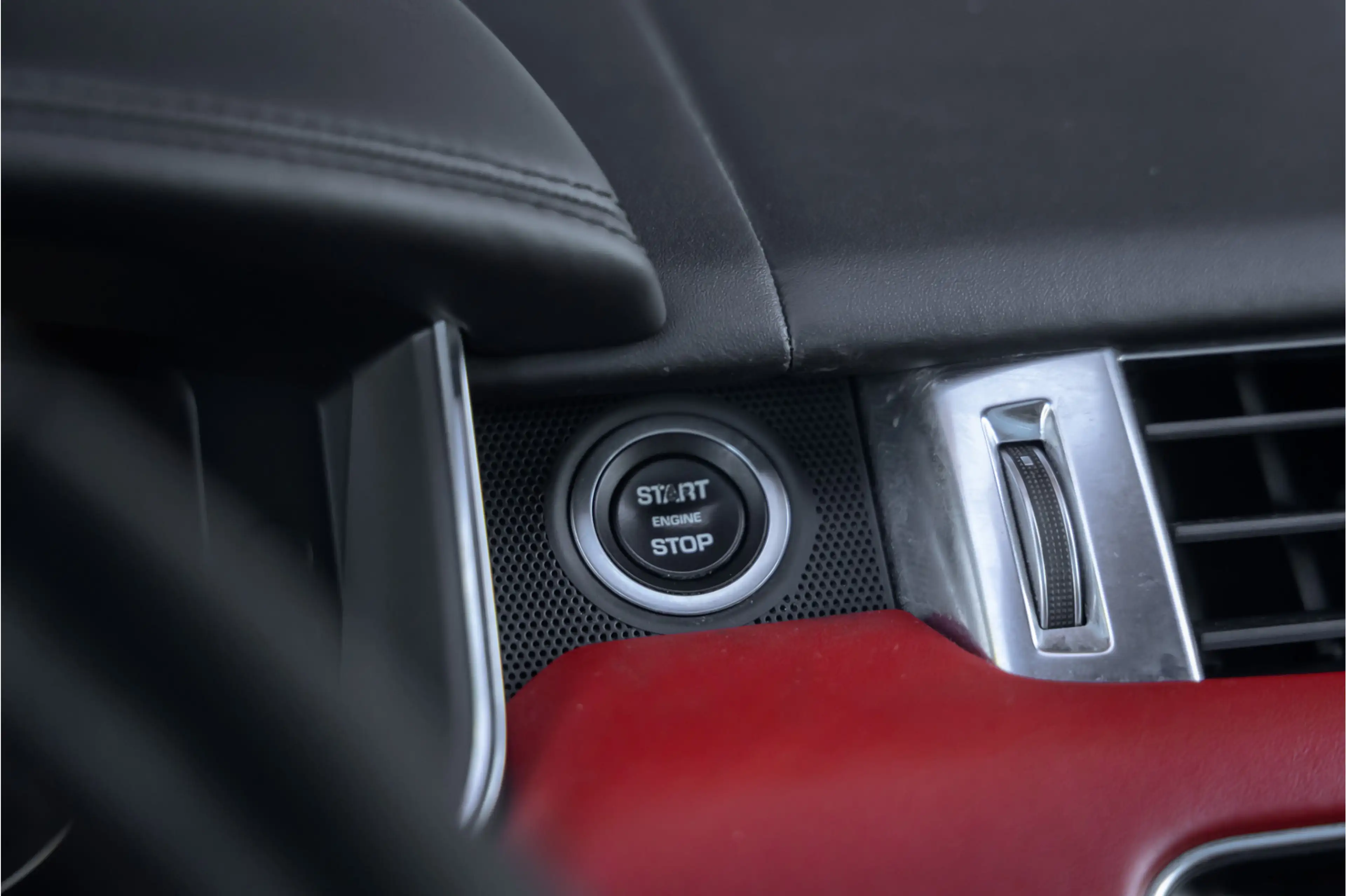 Land Rover Range Rover Sport 5.0 V8 Supercharged SVR — photo 39