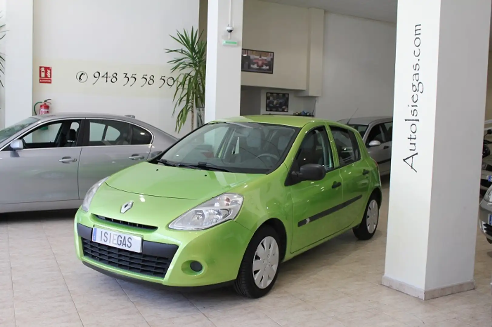 Renault Clio 1.2 16v Authentique Groen - 2