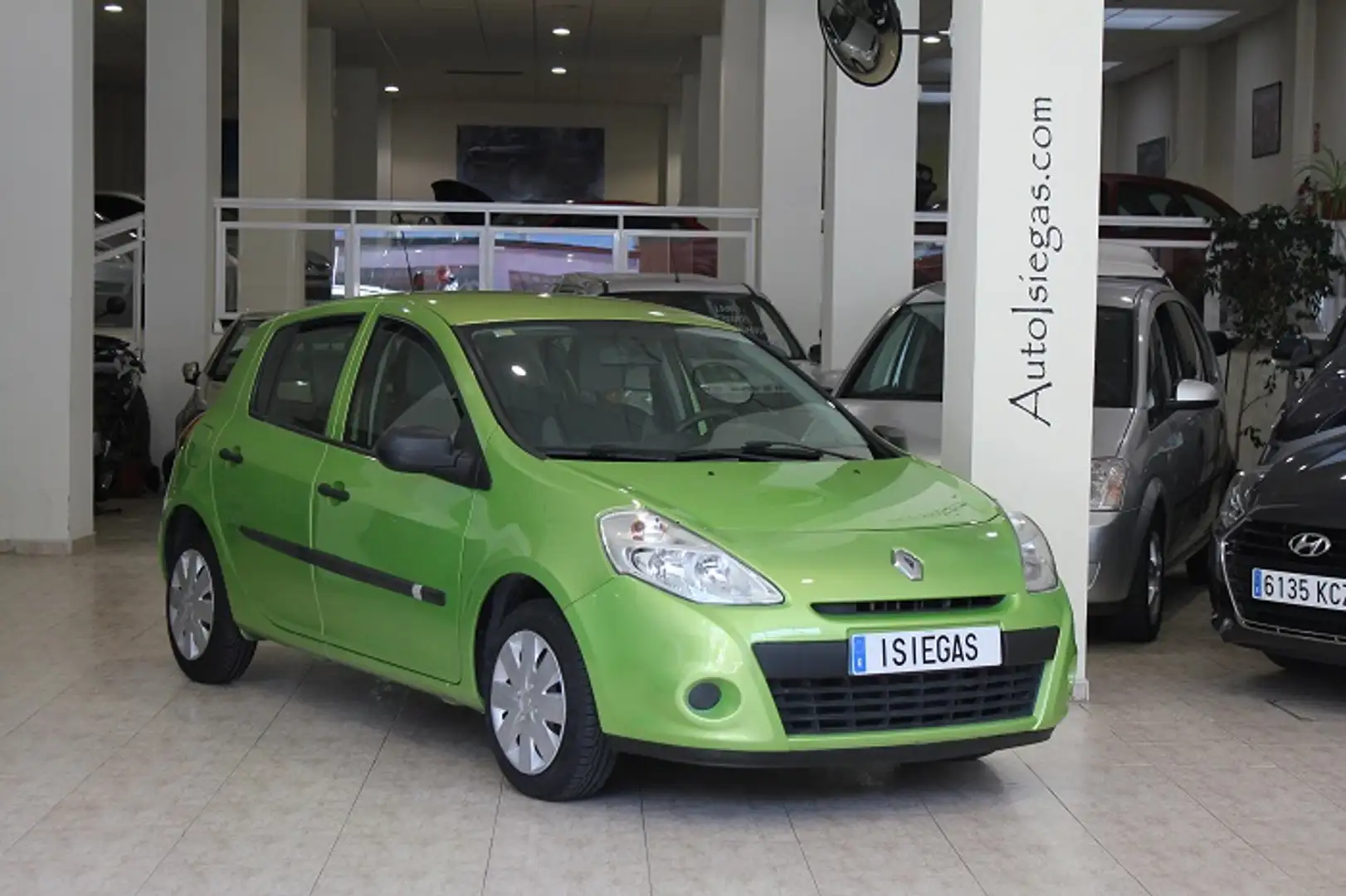 Renault Clio 1.2 16v Authentique Groen - 1