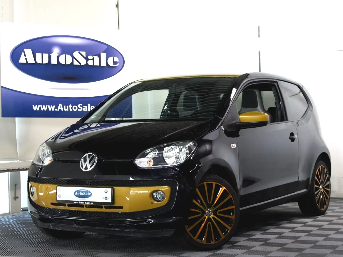 Volkswagen up! 1.0 SpecialGOLD Editon Up! 2eEIG NAVI BLUET STOELV Černá - 1