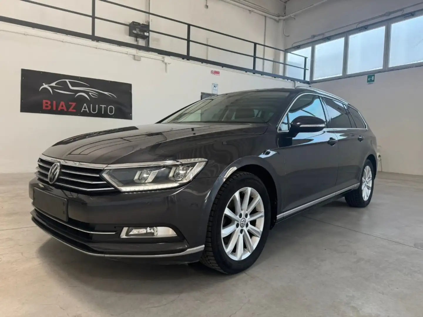 Volkswagen Passat Variant 2.0 TDI Executive BlueMotion Tech. Unicoproprietar Grigio - 1