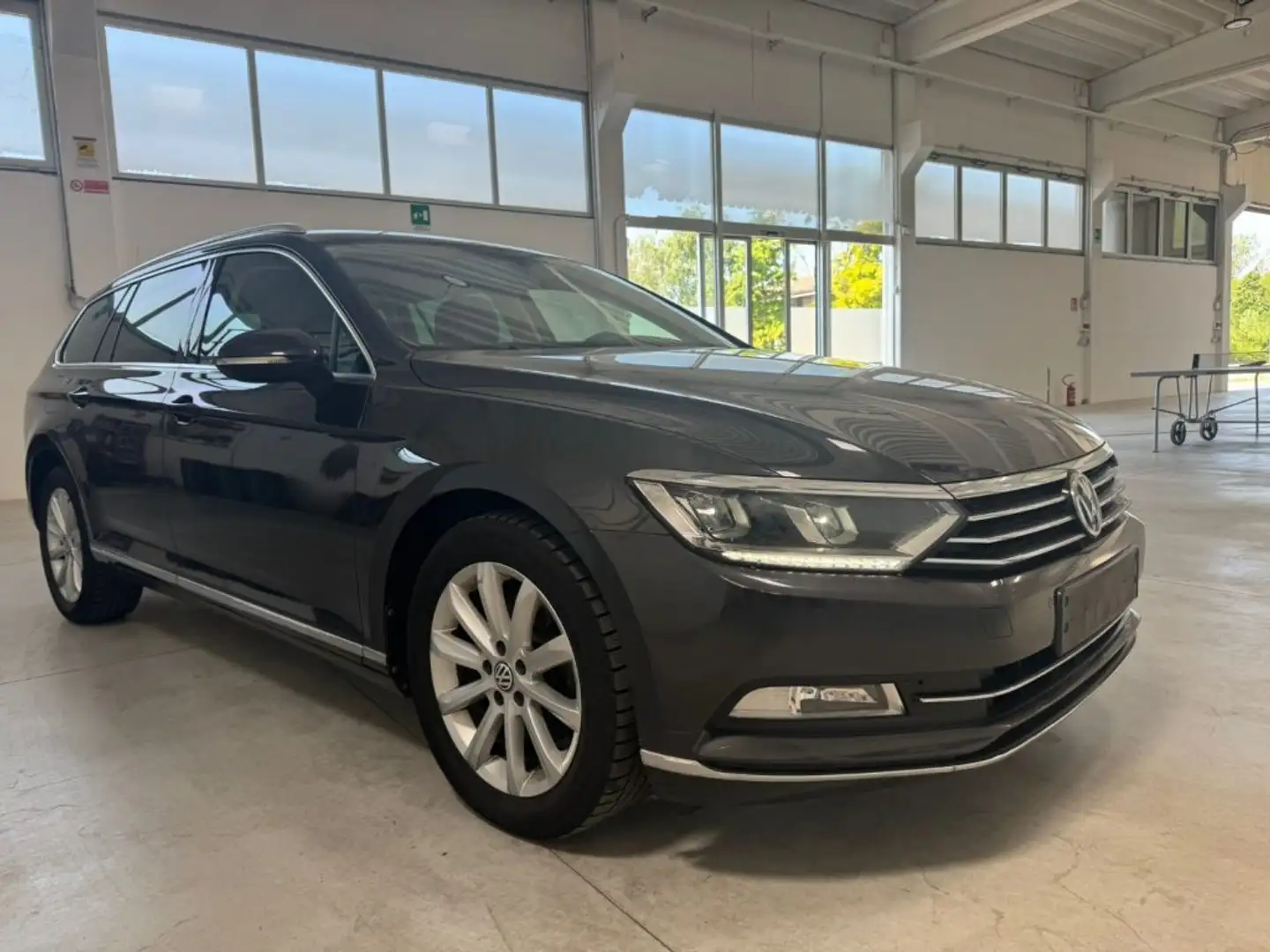 Volkswagen Passat Variant 2.0 TDI Executive BlueMotion Tech. Unicoproprietar Grigio - 2